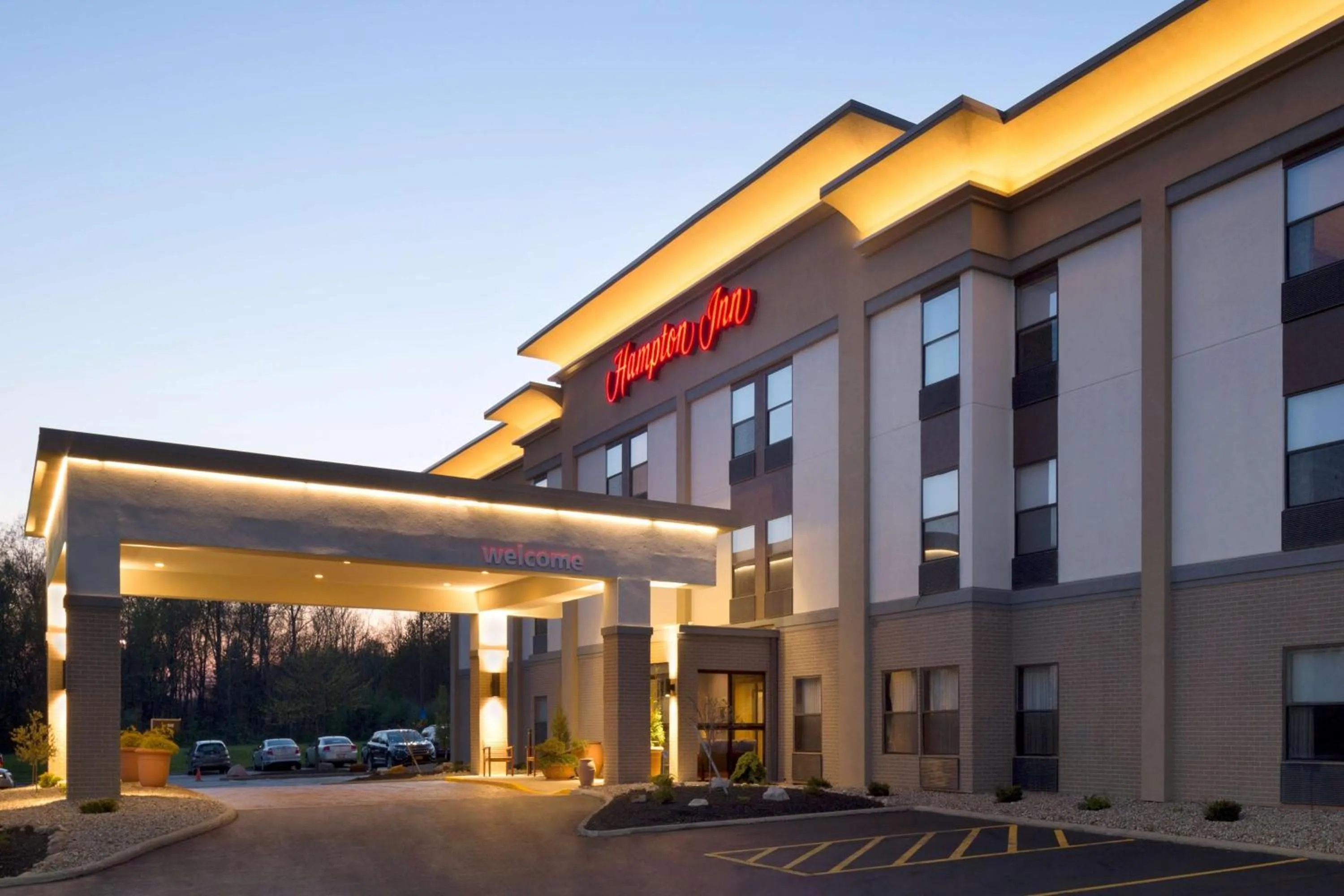 Property building in Hampton Inn Mansfield/Ontario