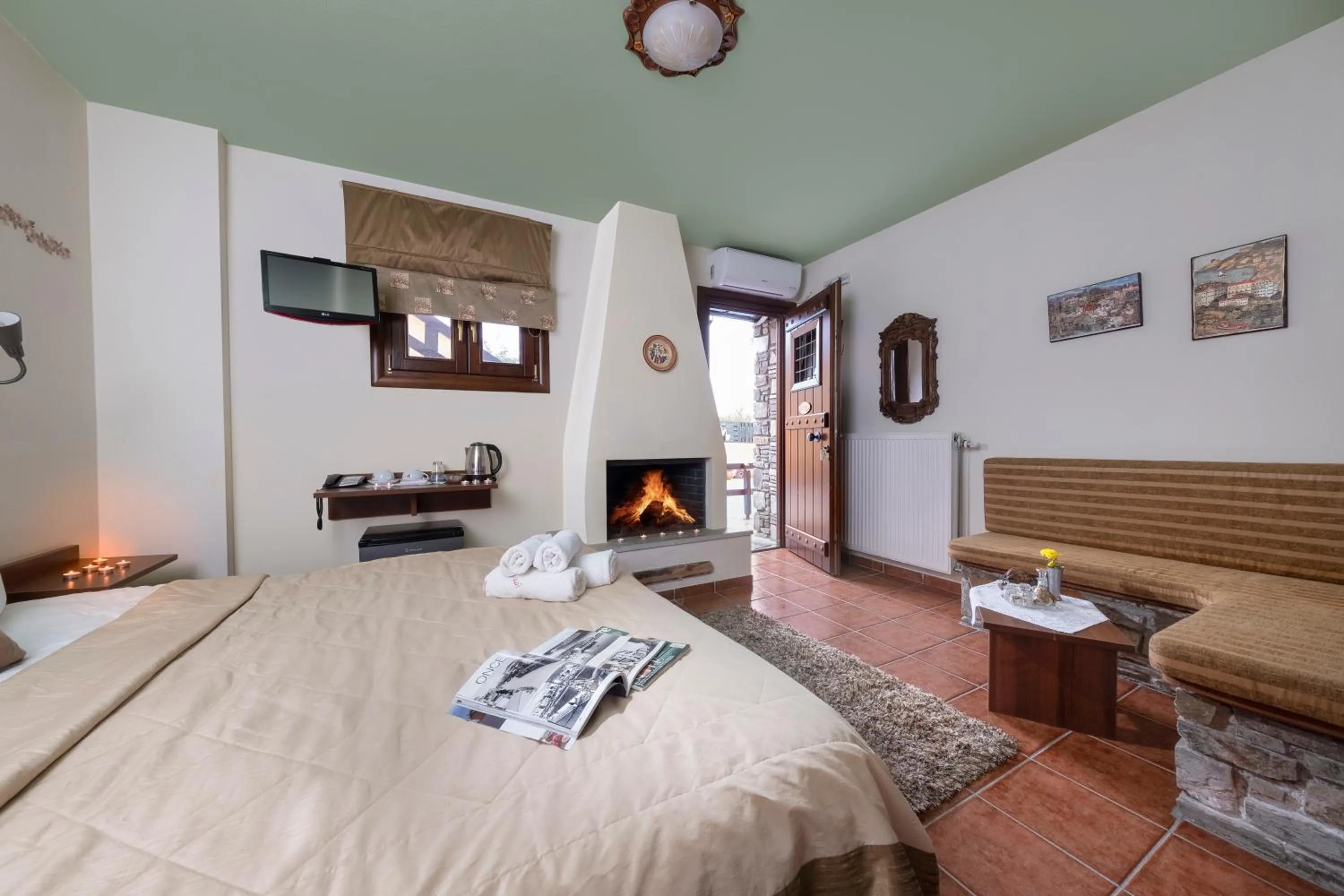 Photo of the whole room, Bed in Hotel Petradi