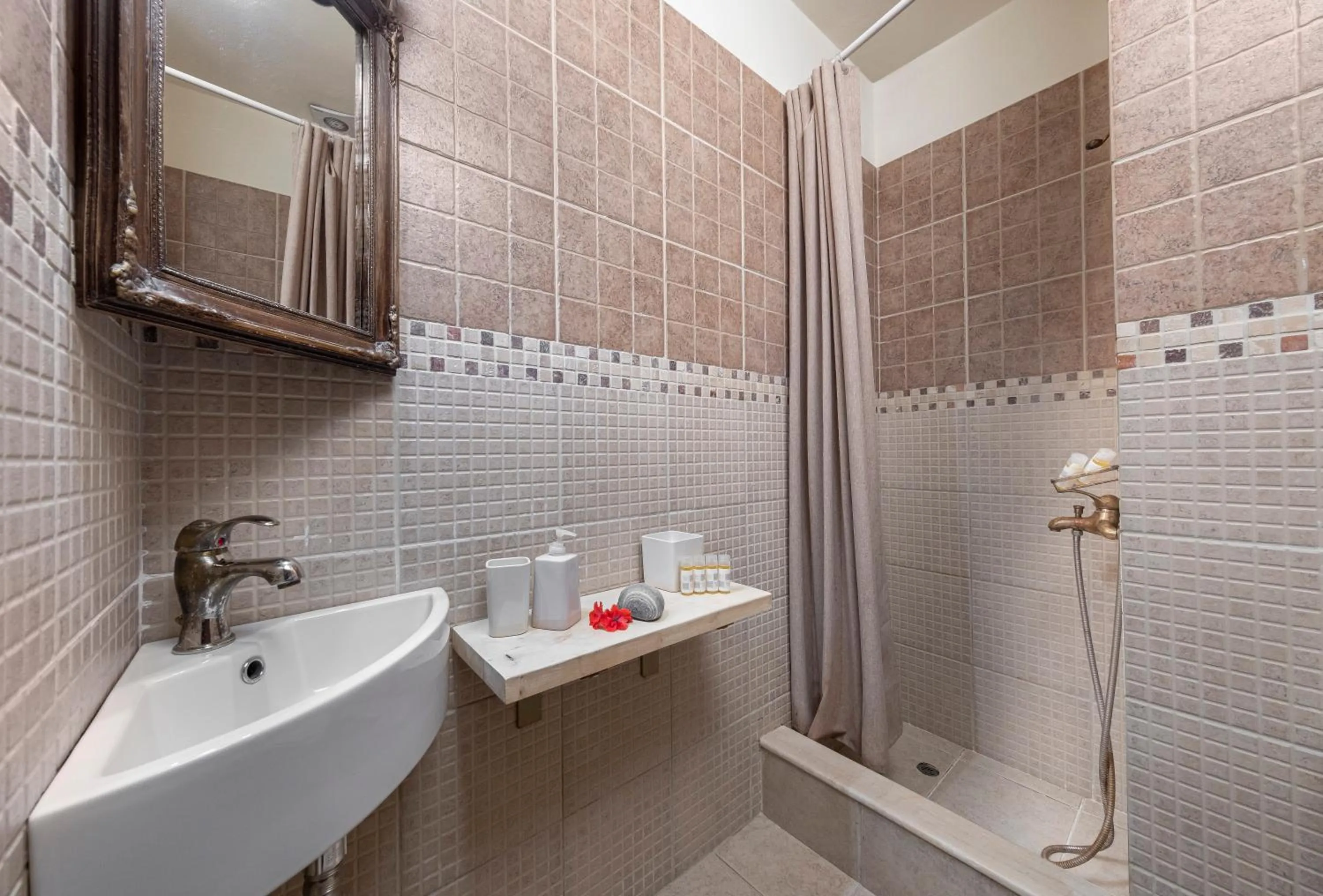 Bathroom in Hotel Petradi