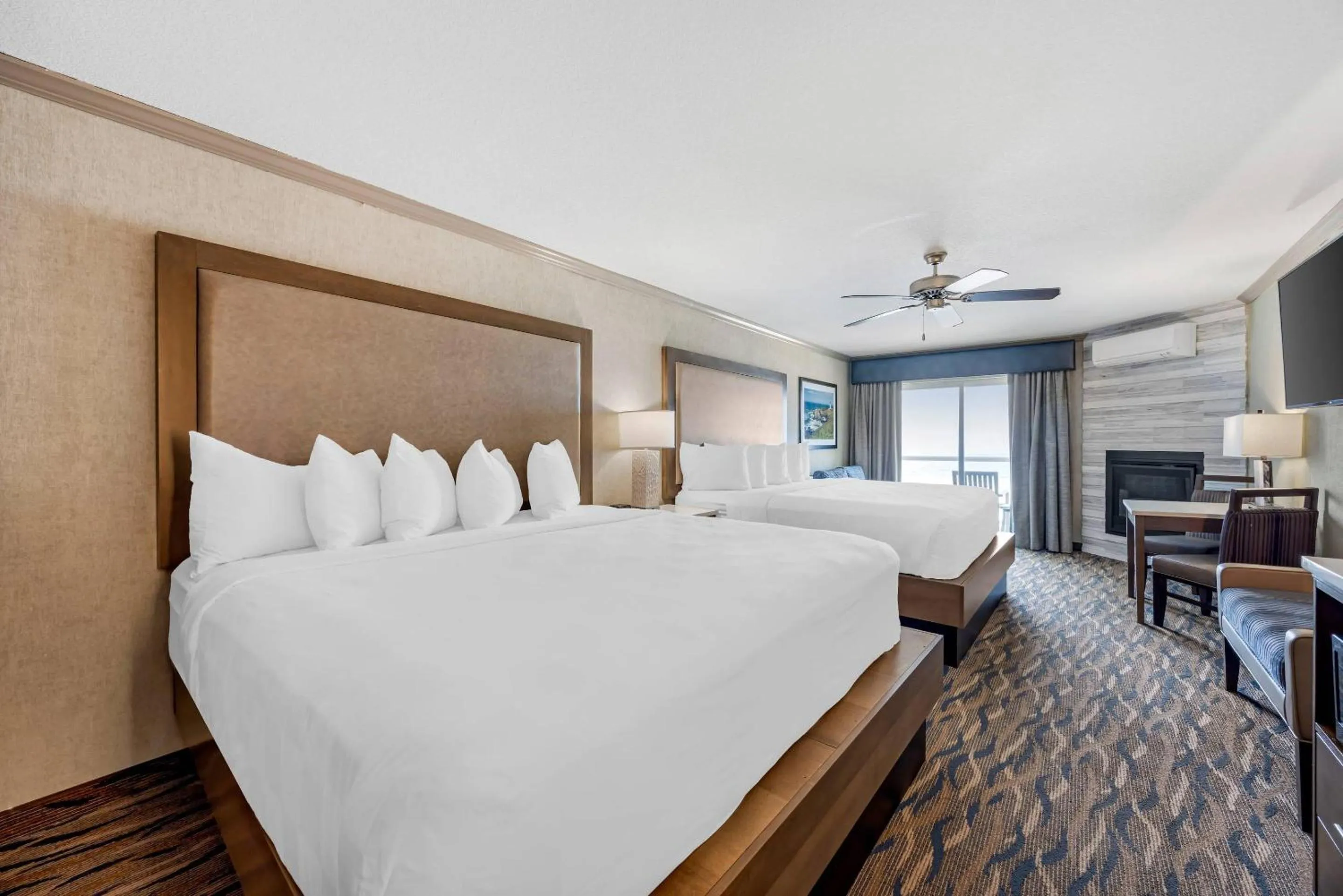 Bedroom, Bed in Elizabeth Oceanfront Suites, an Ascend Collection Hotel