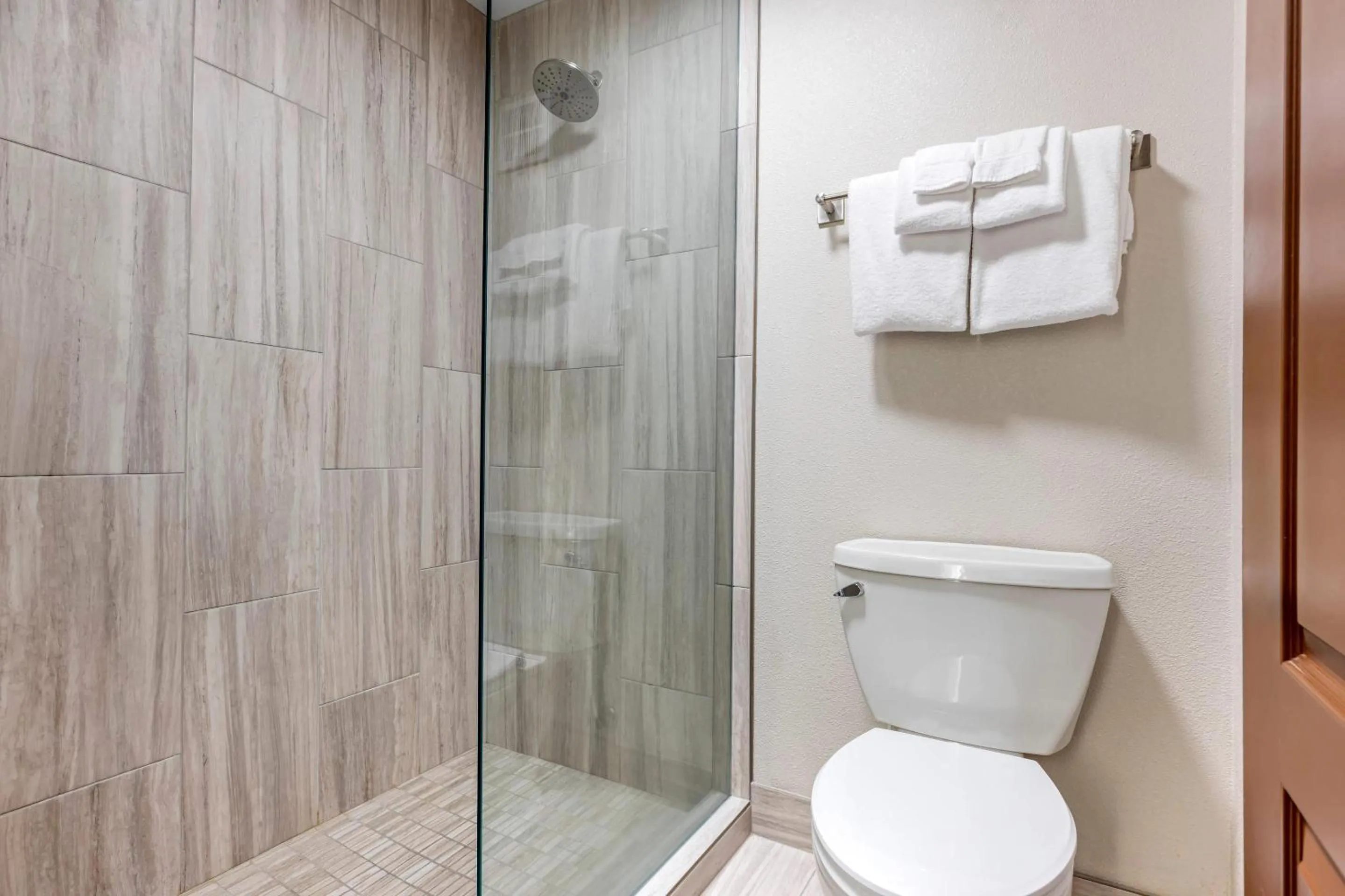 Bedroom in Elizabeth Oceanfront Suites, an Ascend Collection Hotel