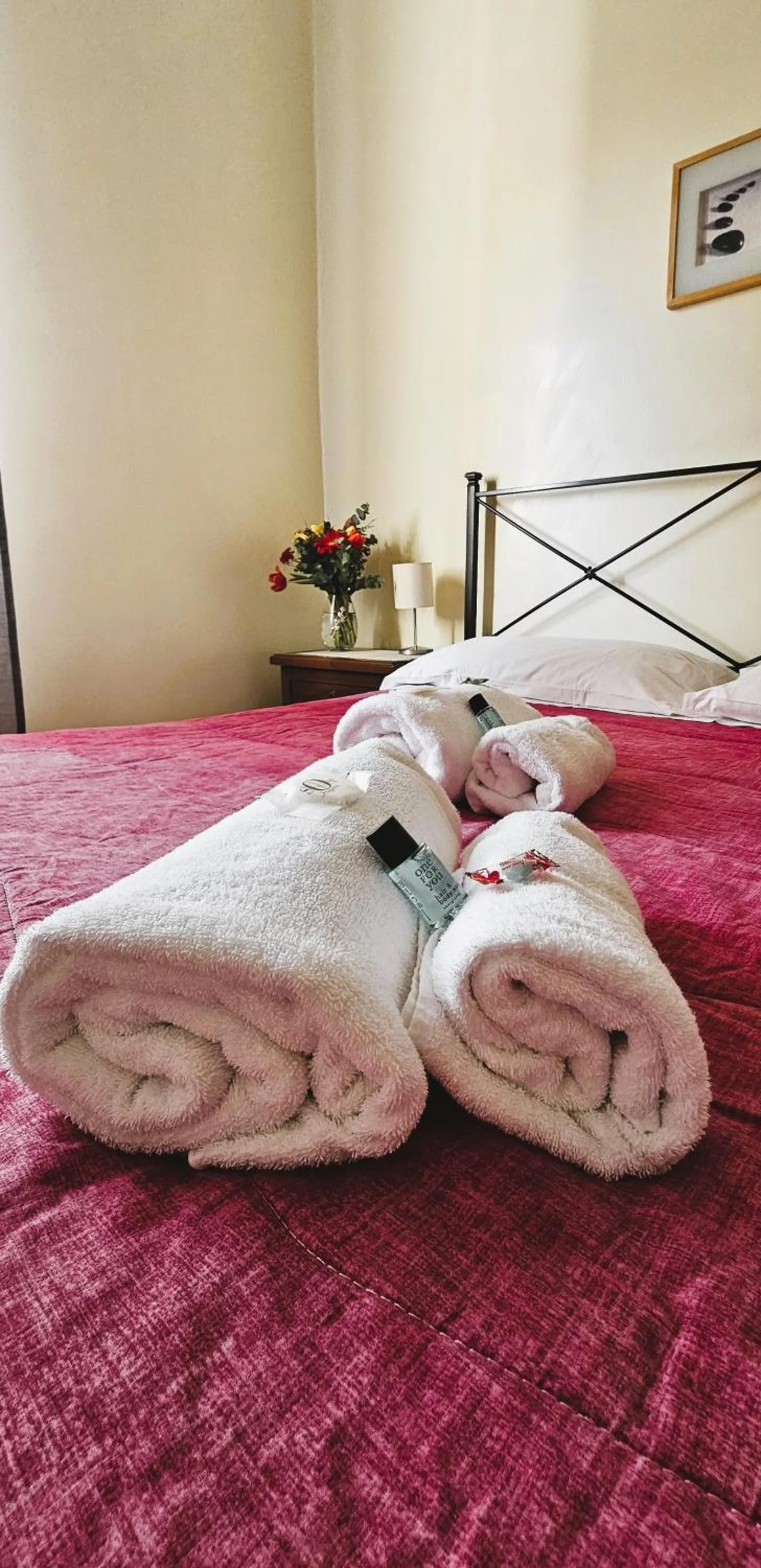 towels, Bed in Titina B&B