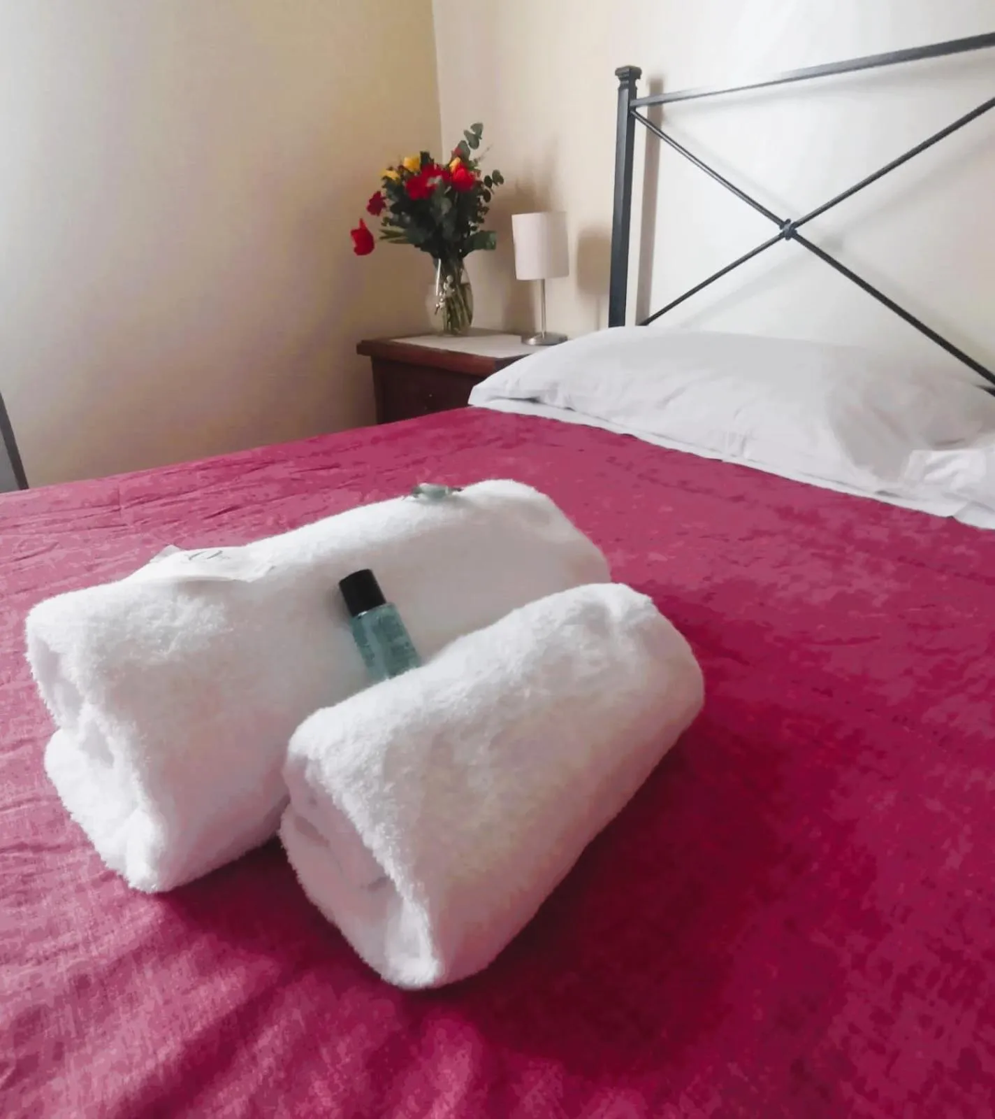 towels, Bed in Titina B&B