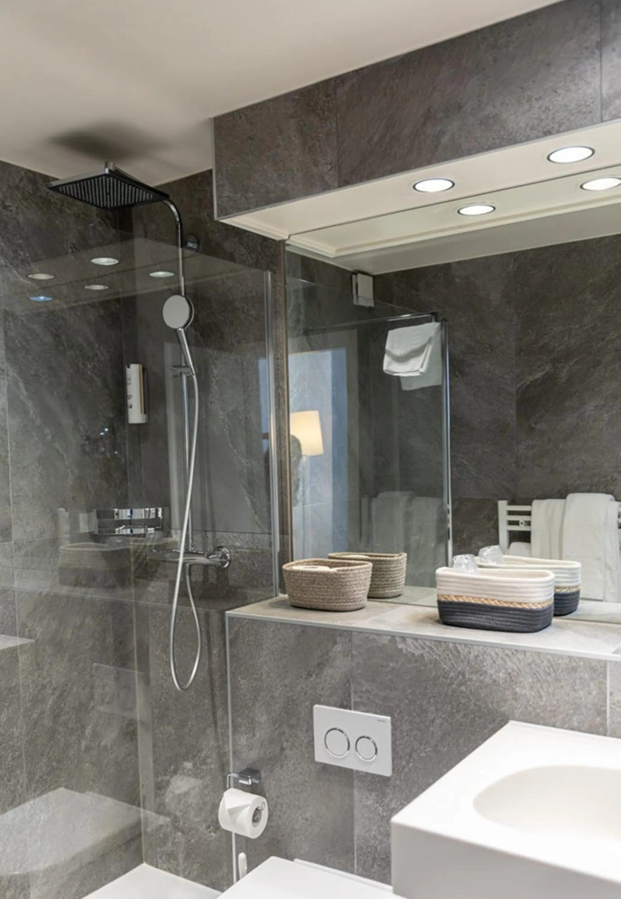 Shower in La Rouvenaz