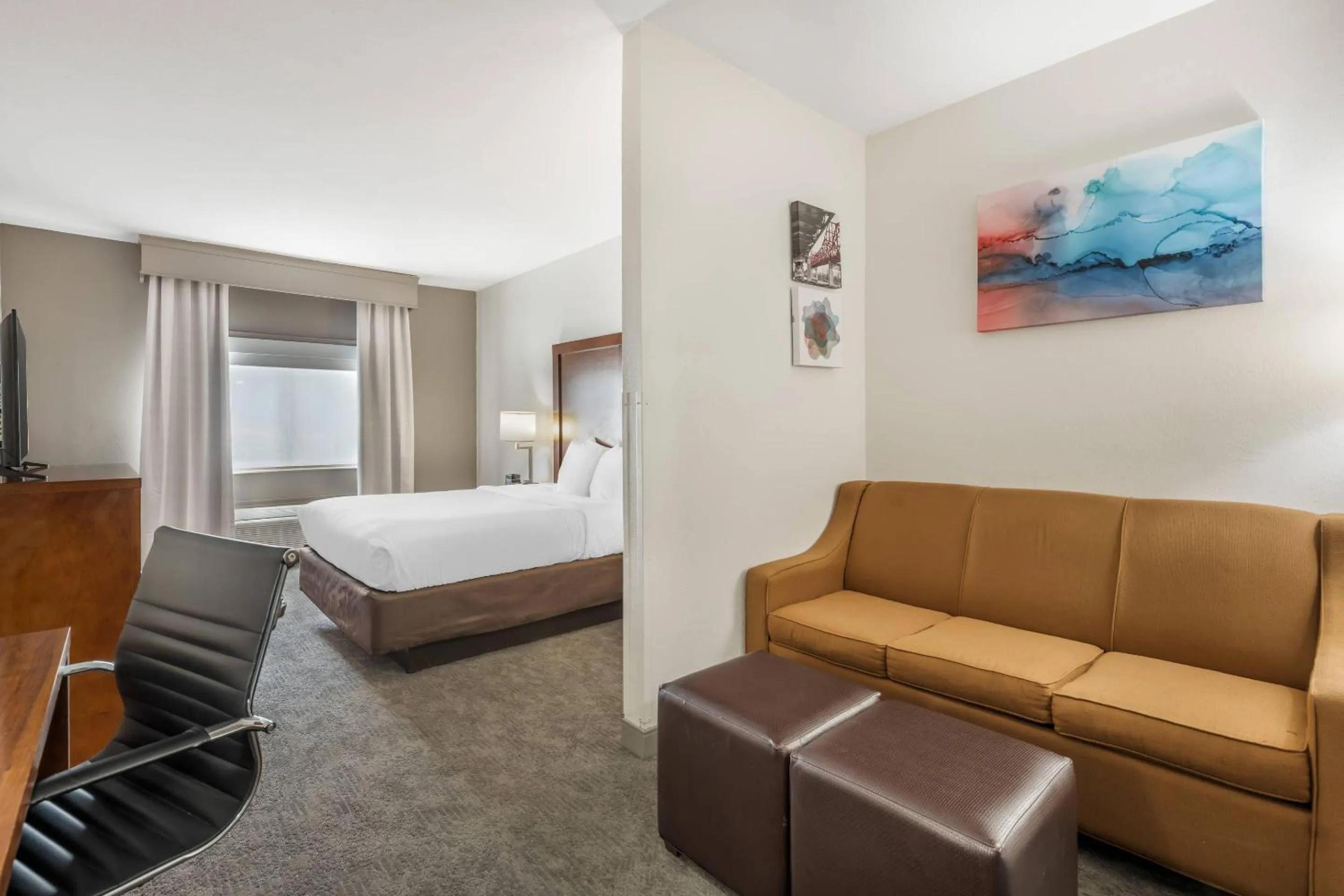 Bedroom, Bed in Comfort Suites Omaha Northwest