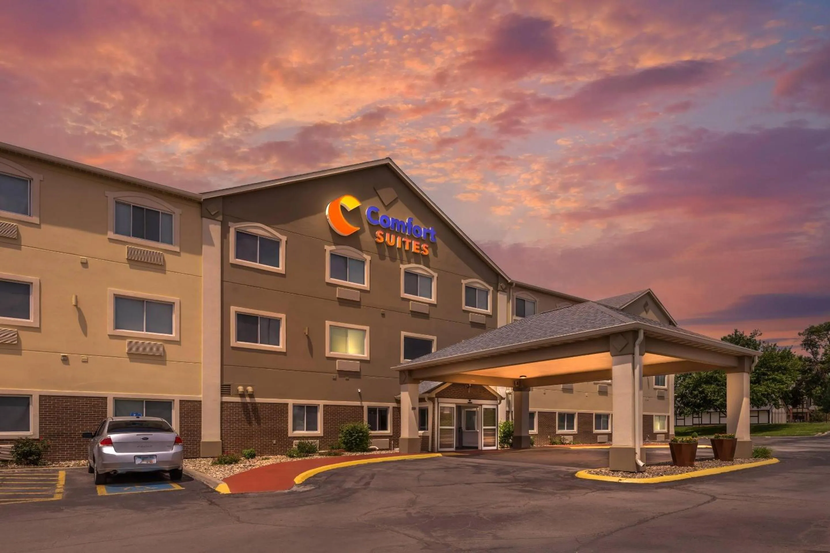 Property building in Comfort Suites Omaha Northwest