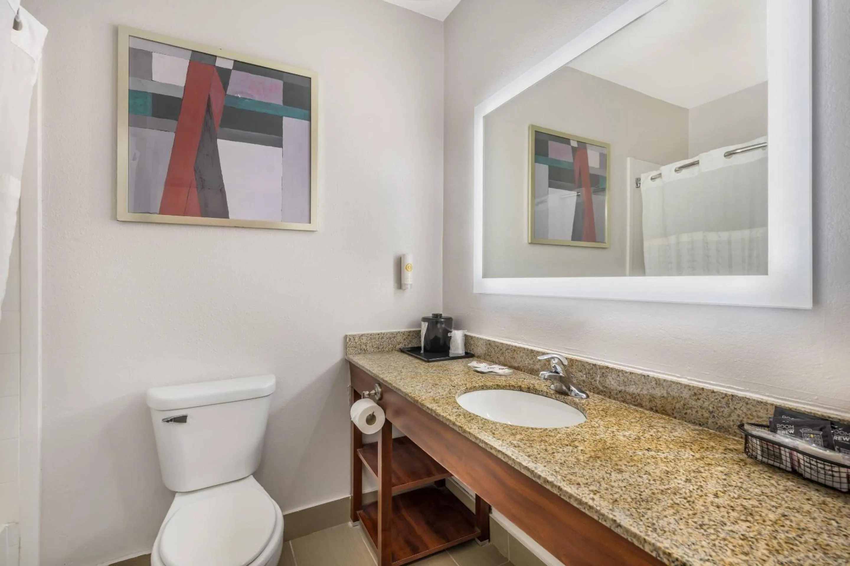 Bedroom in Comfort Suites Omaha Northwest