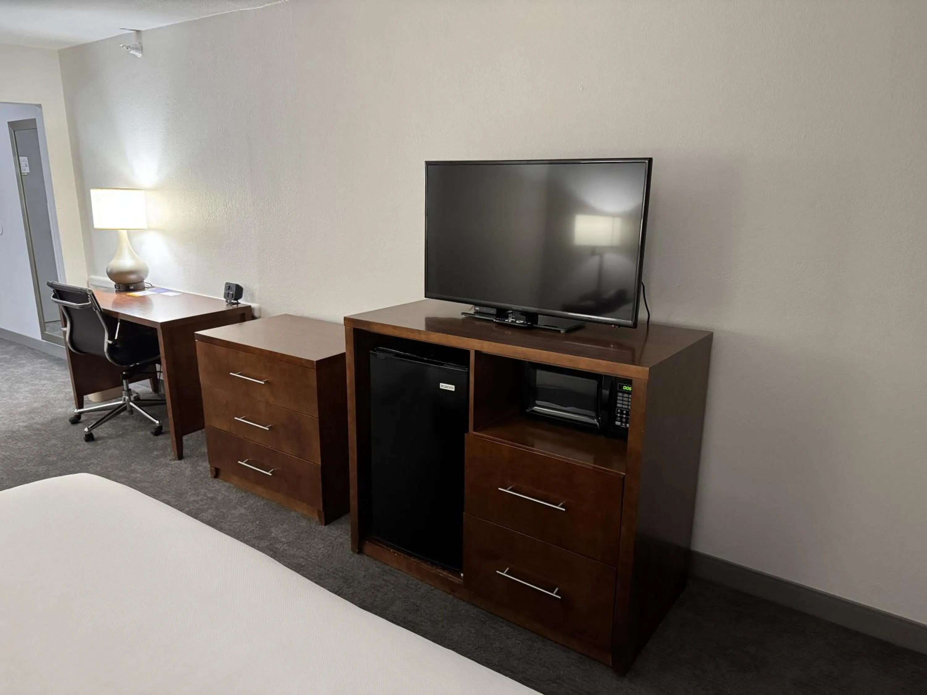 Bed in Comfort Suites Omaha Northwest