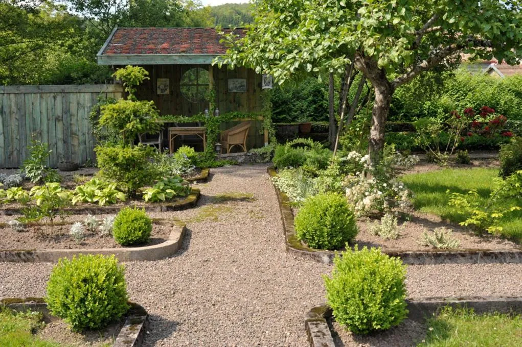 Garden in La Maison D'hôtes du Parc