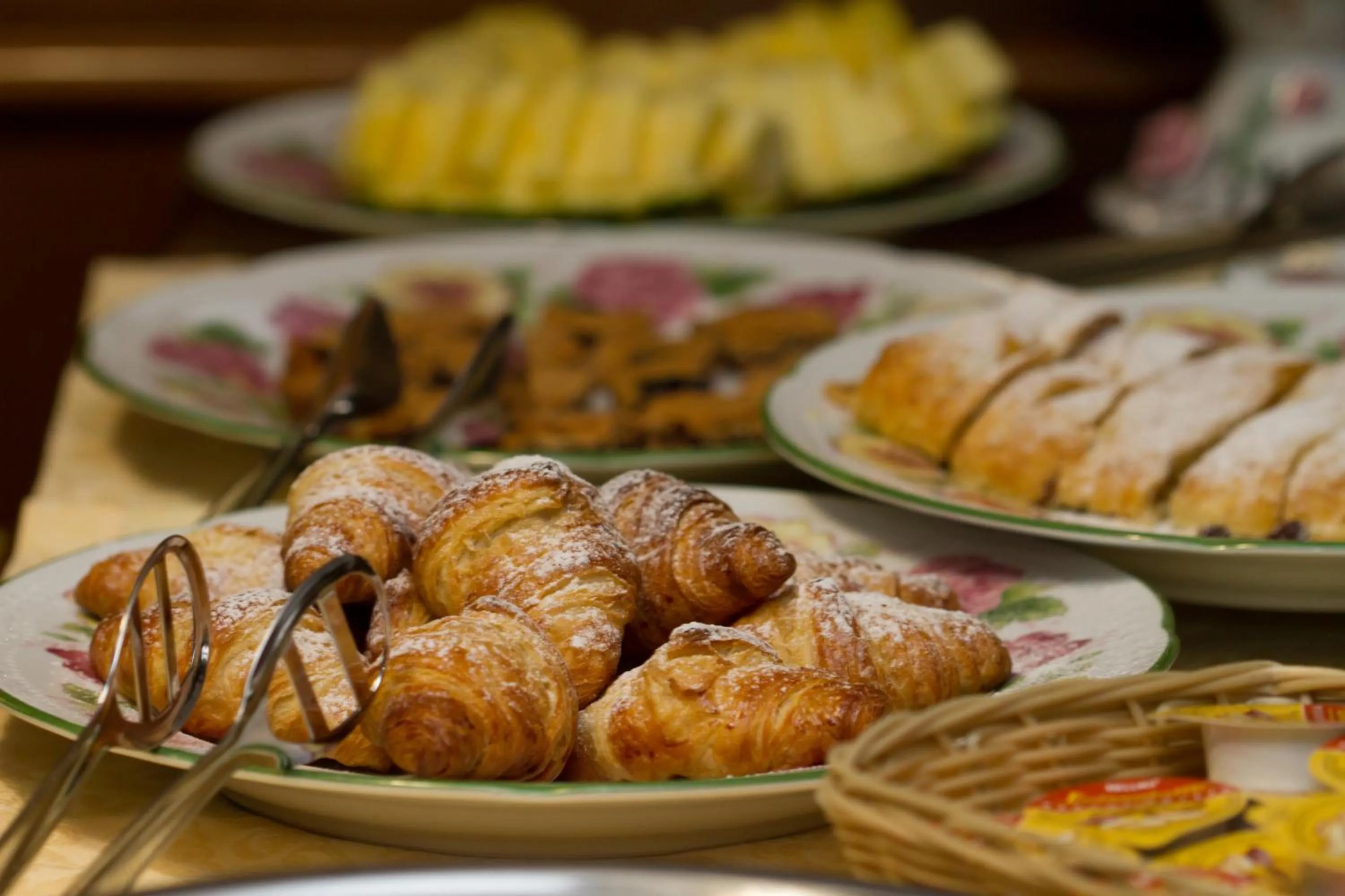 Buffet breakfast in Villa Orchidea