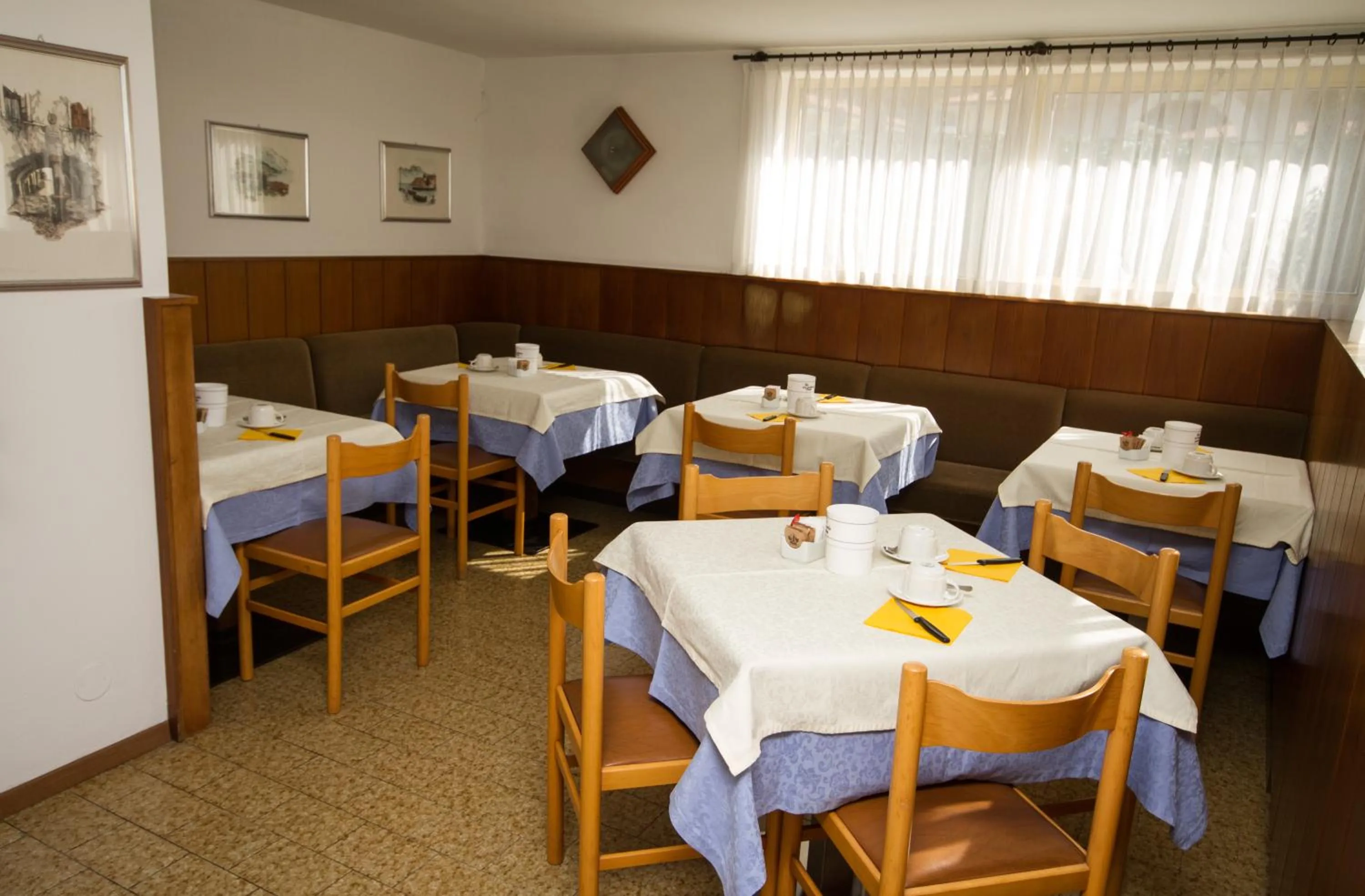 Buffet breakfast in Villa Orchidea