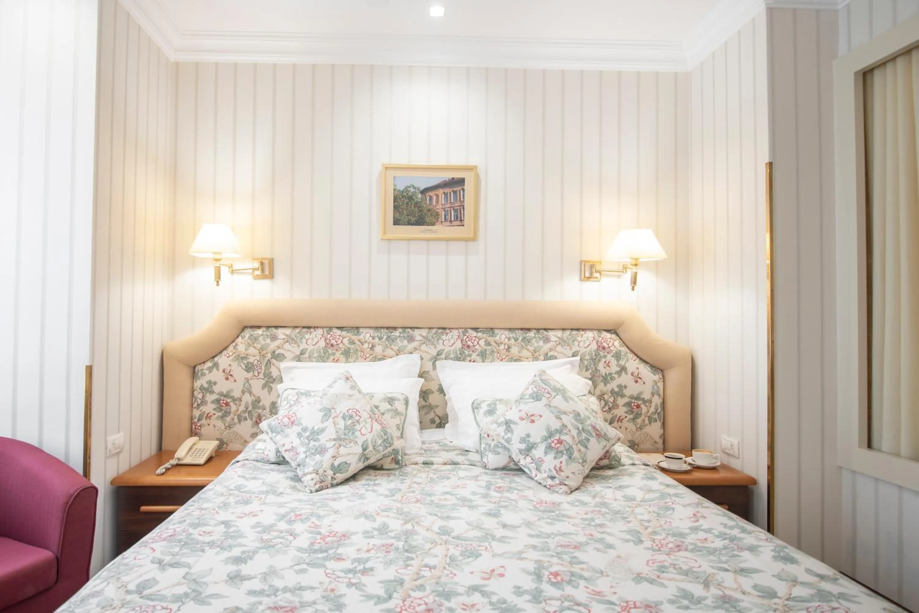 Photo of the whole room, Bed in Swiss Hotel