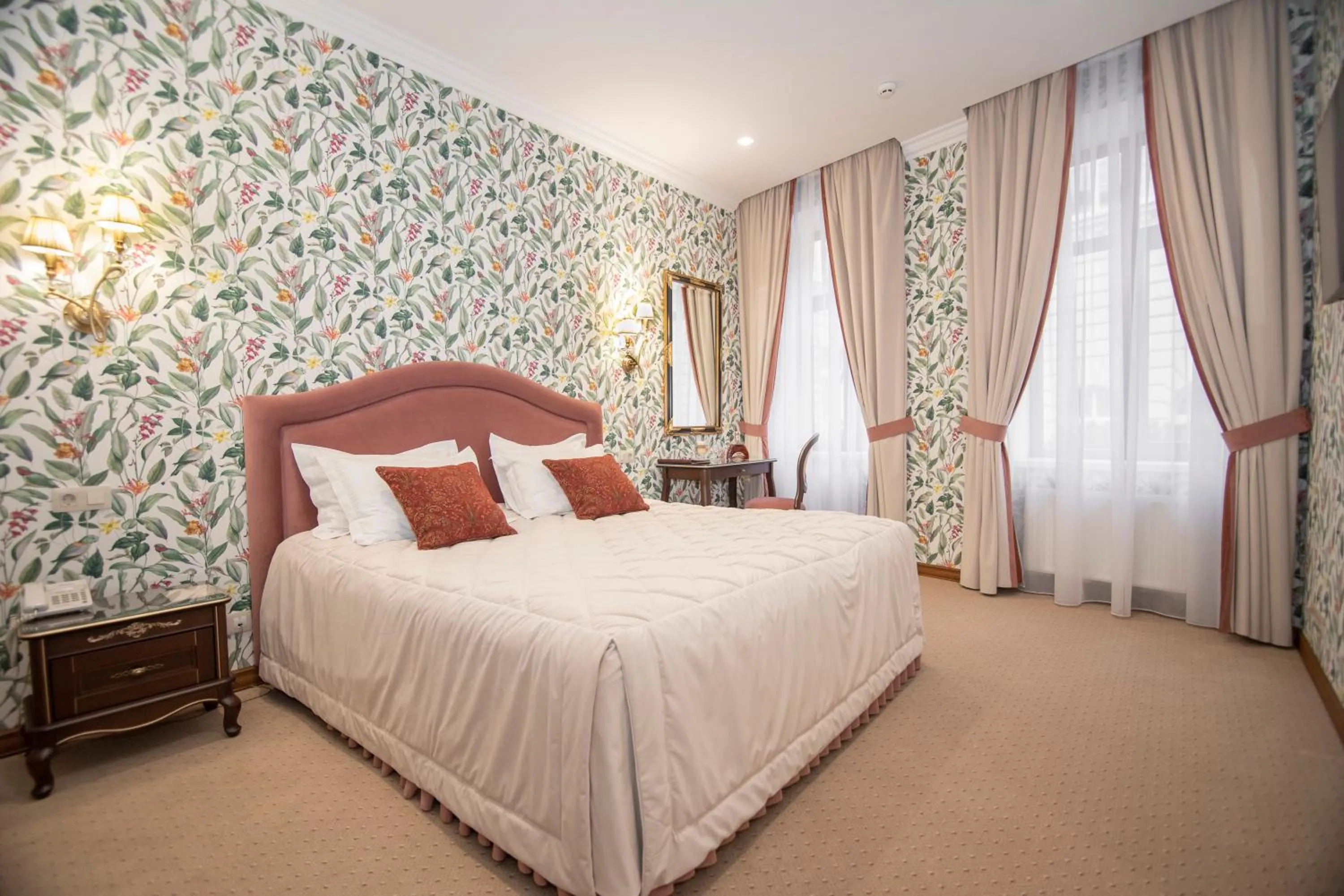 Photo of the whole room, Bed in Swiss Hotel