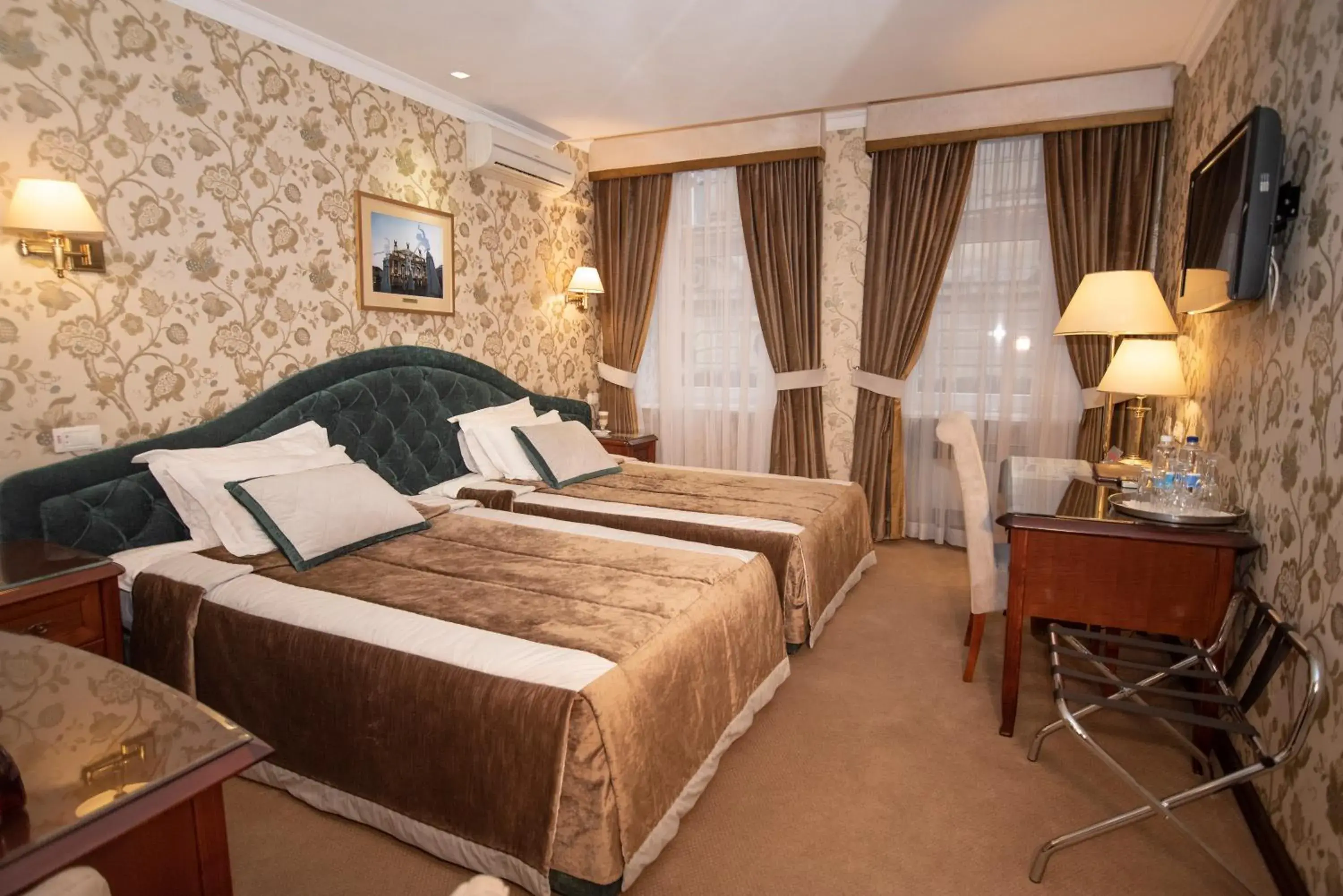 Superior Twin Room in Swiss Hotel Superior Twin Room in Swiss Hotel