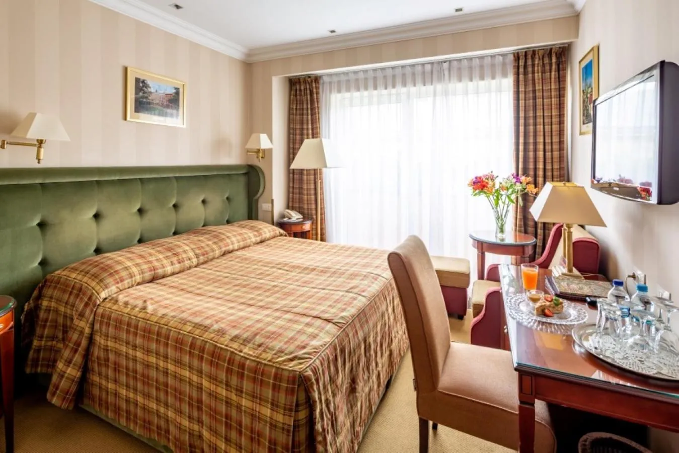 Photo of the whole room, Bed in Swiss Hotel