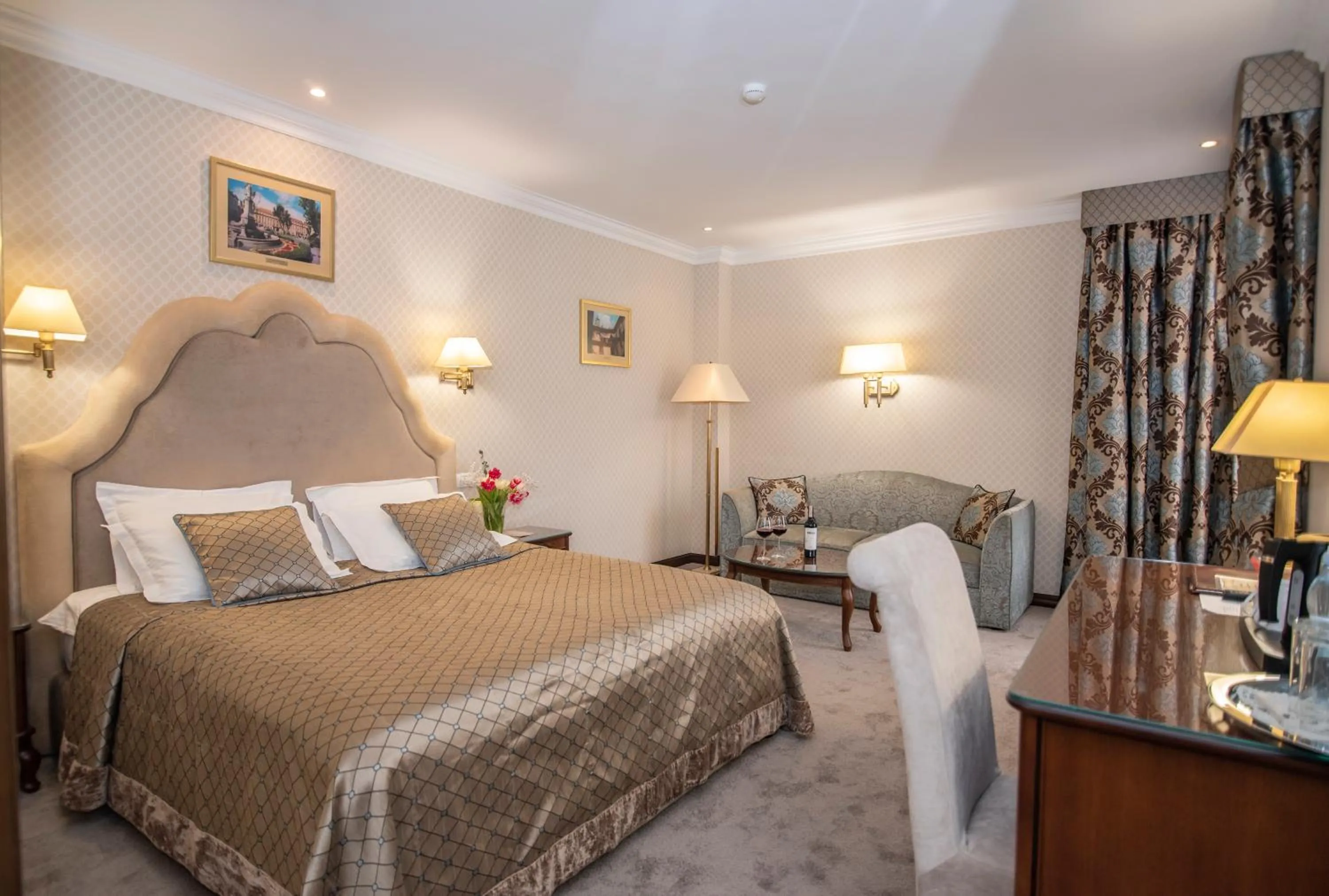 Photo of the whole room, Bed in Swiss Hotel