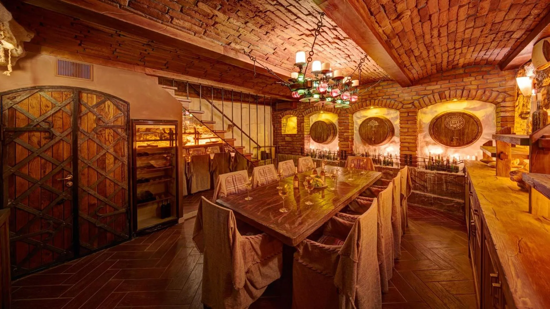 Restaurant/places to eat in Swiss Hotel