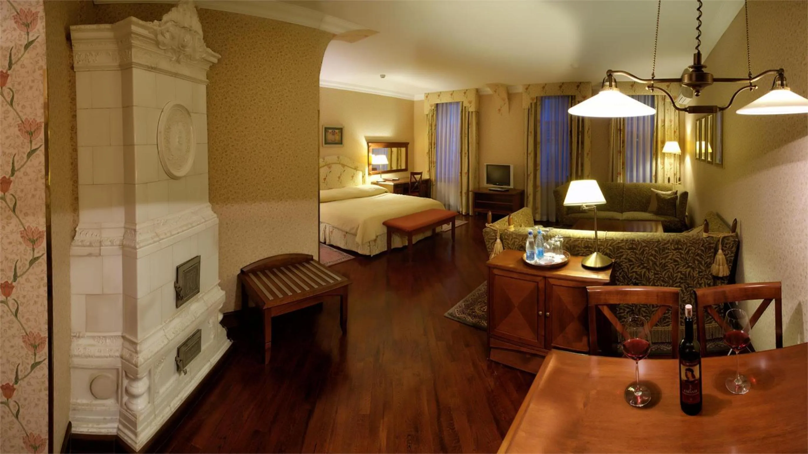 Photo of the whole room, Bed in Swiss Hotel