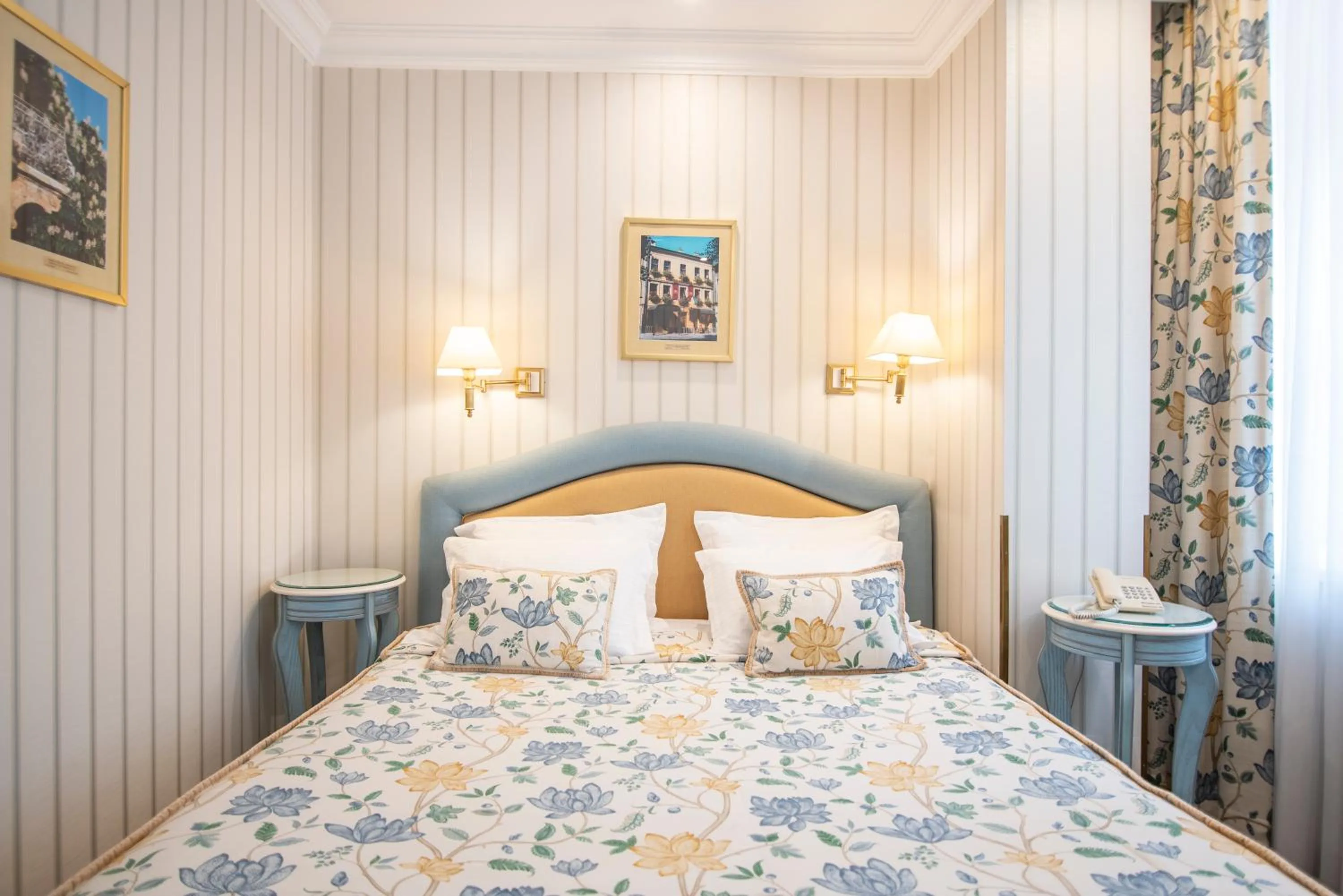 Photo of the whole room, Bed in Swiss Hotel