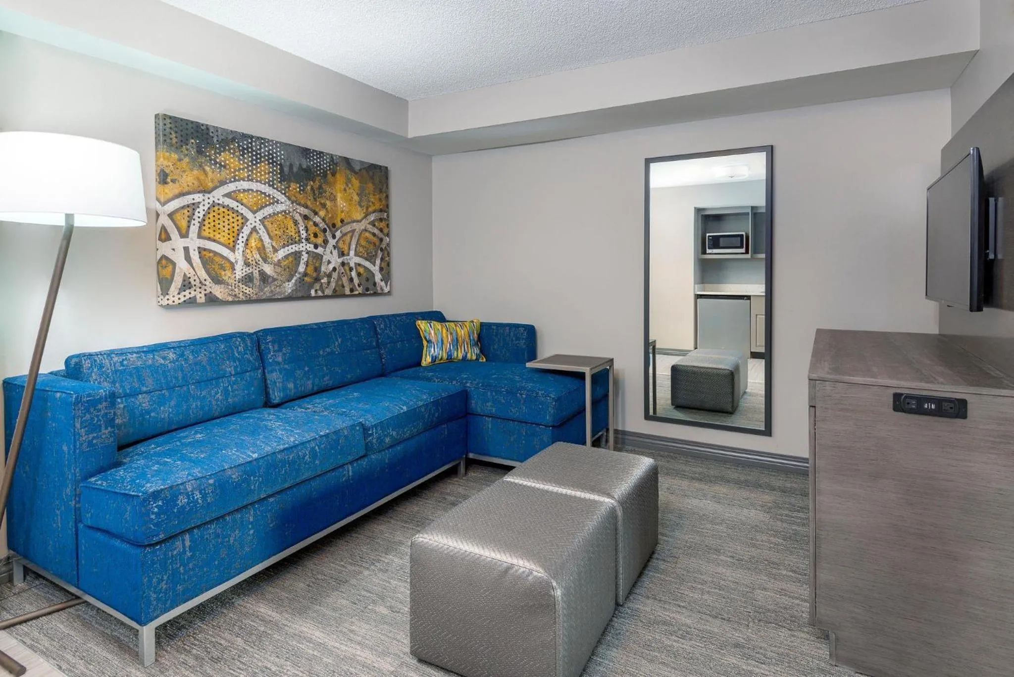 Bedroom in Hampton Inn & Suites Country Club Plaza