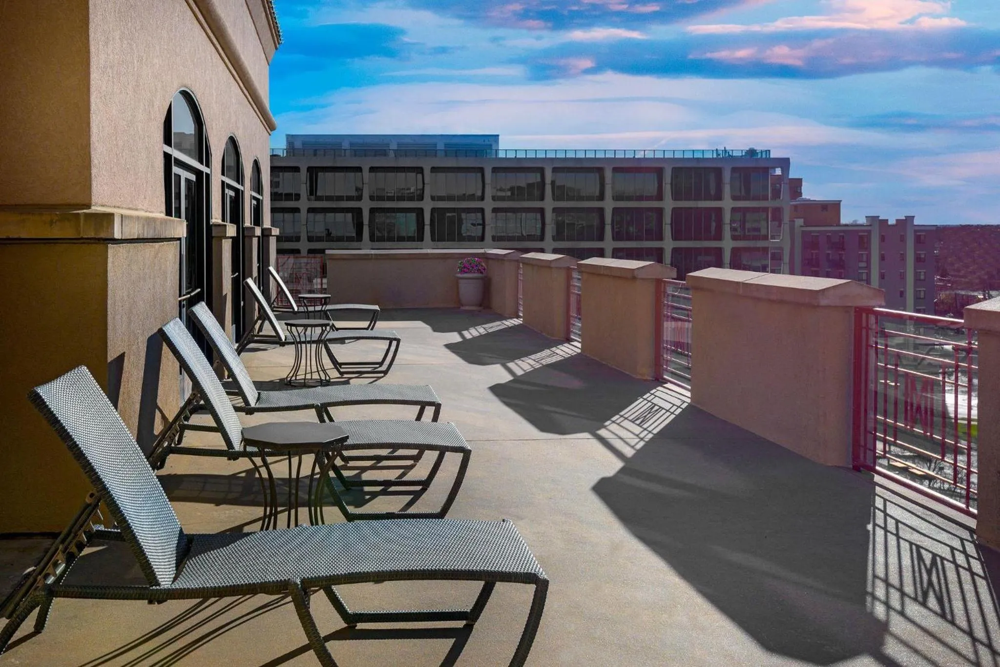 Patio in Hampton Inn & Suites Country Club Plaza