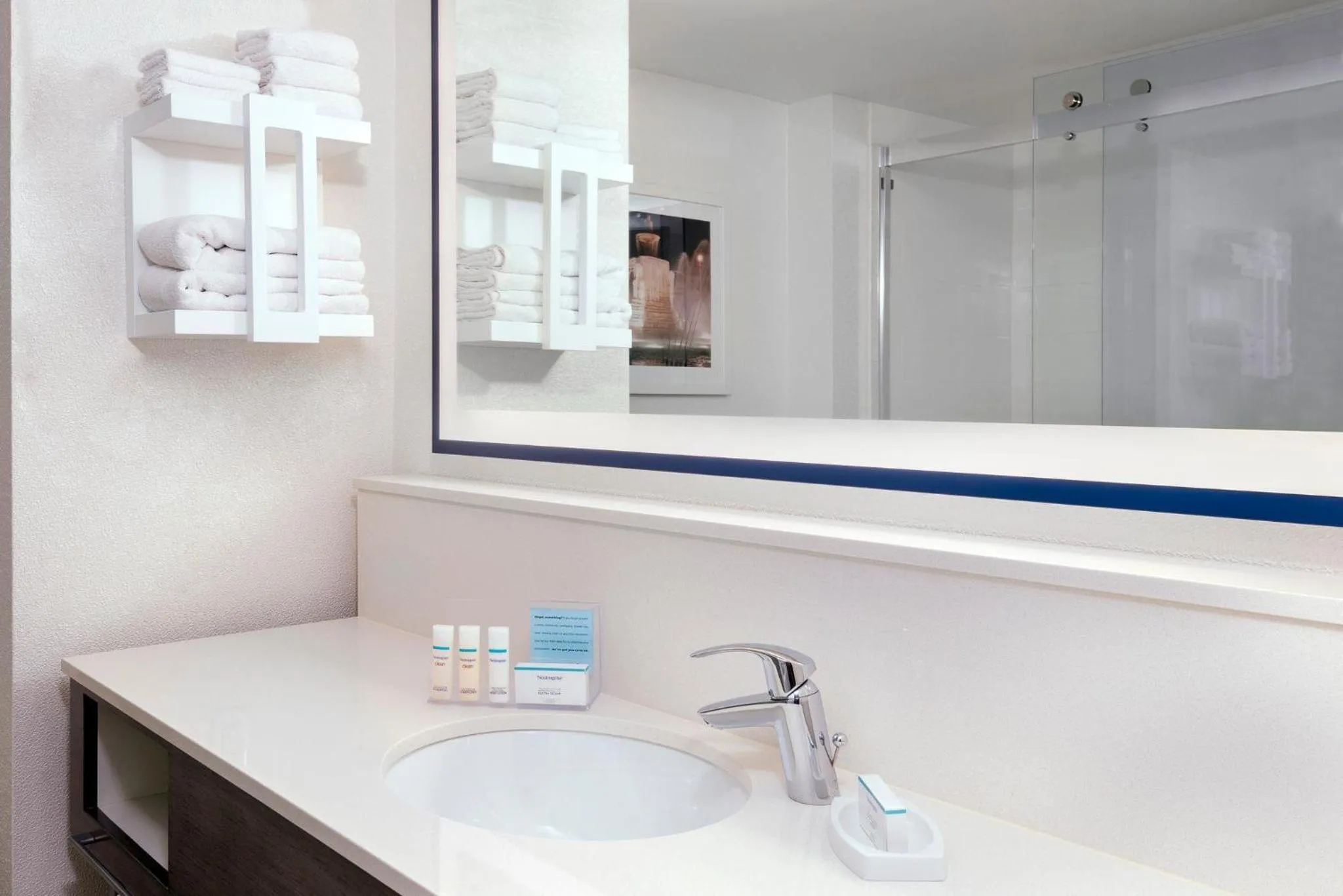 Bathroom in Hampton Inn & Suites Country Club Plaza