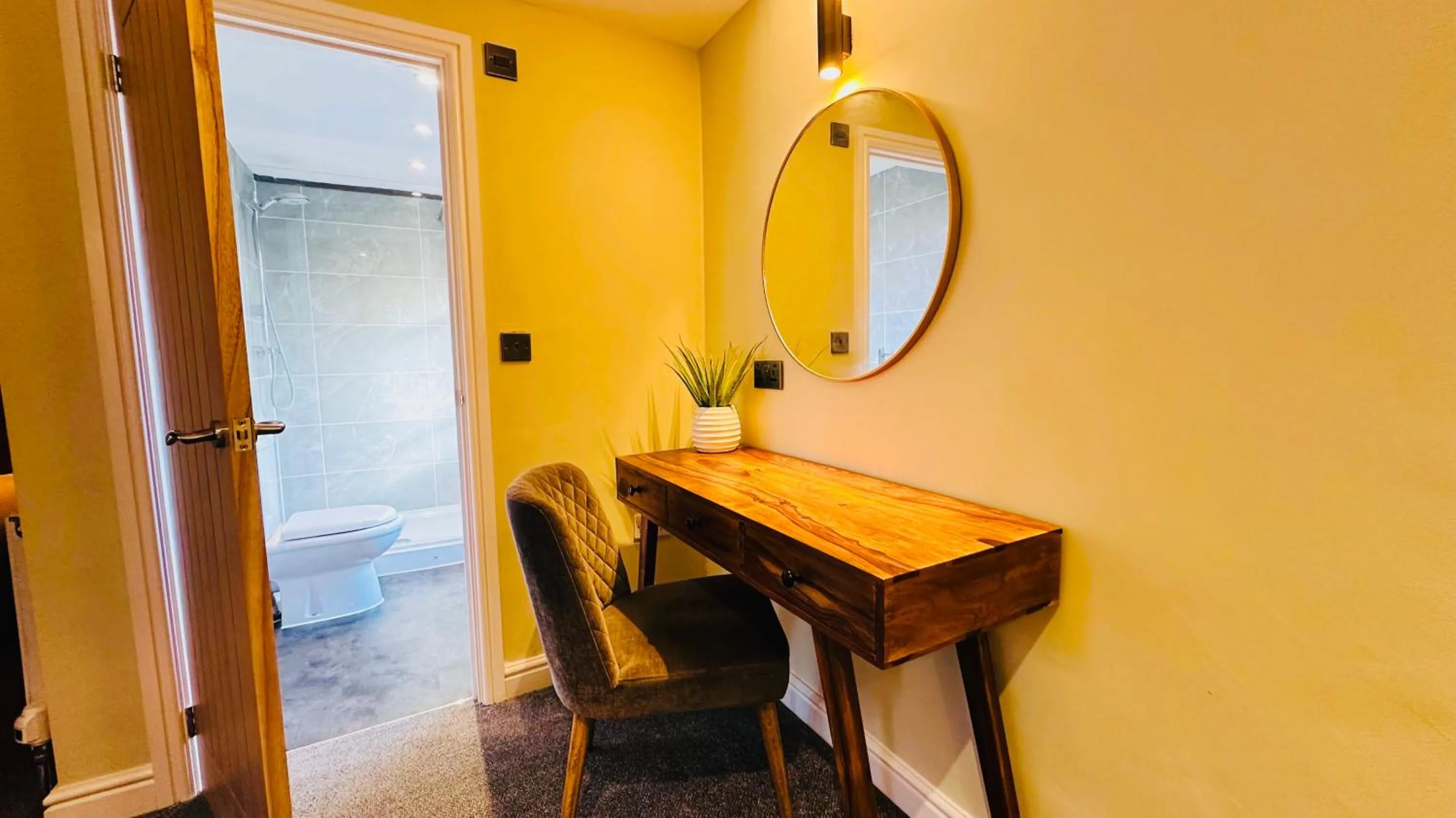 Bedroom in The Suffolk Hotel