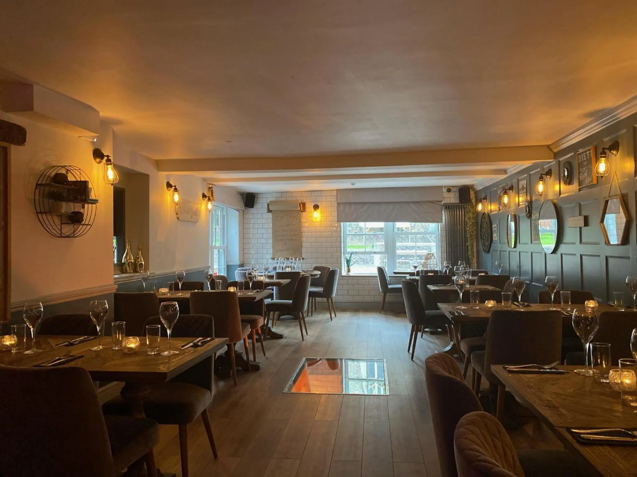 Restaurant/places to eat in The Suffolk Hotel