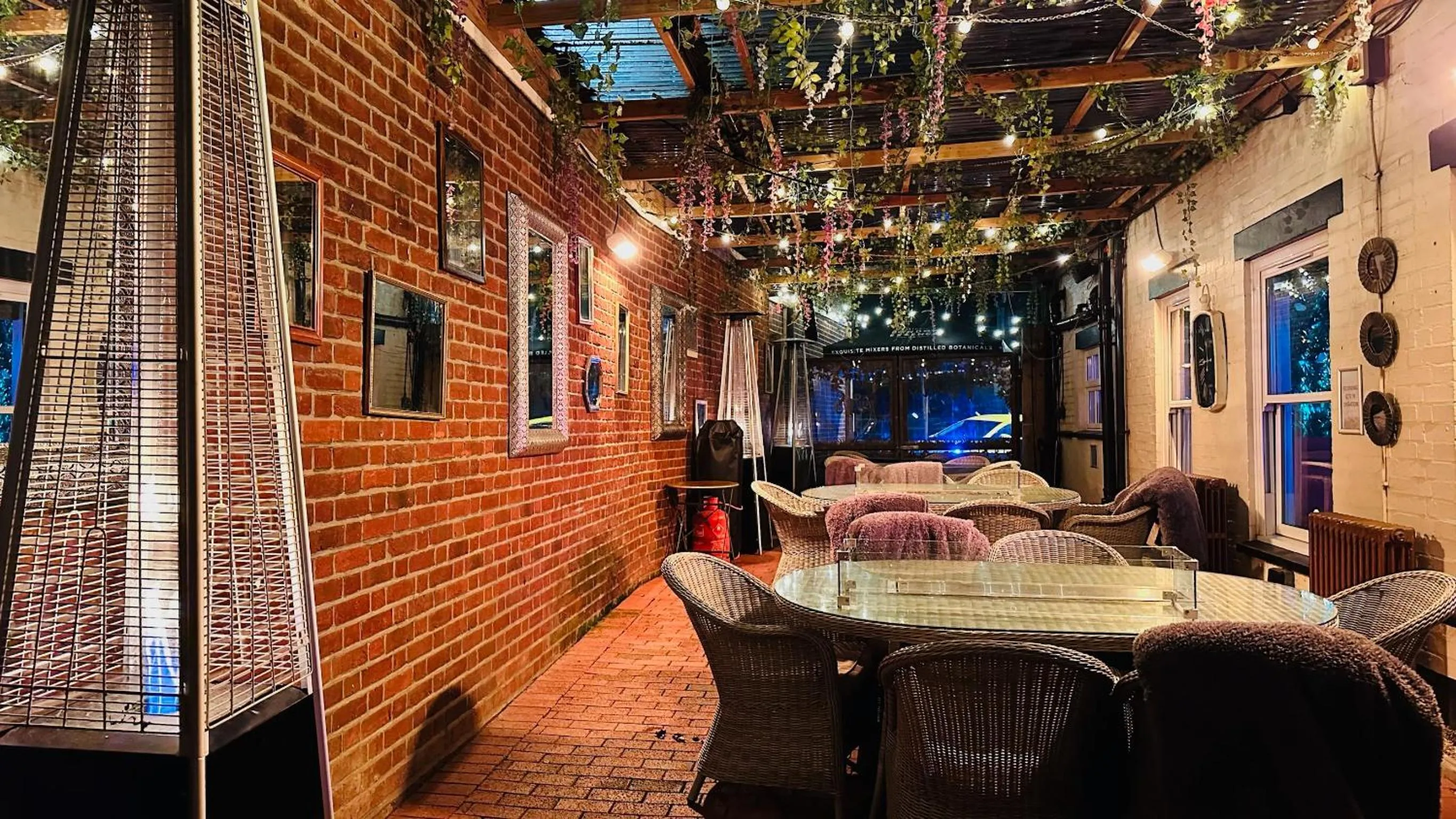 Restaurant/places to eat in The Suffolk Hotel