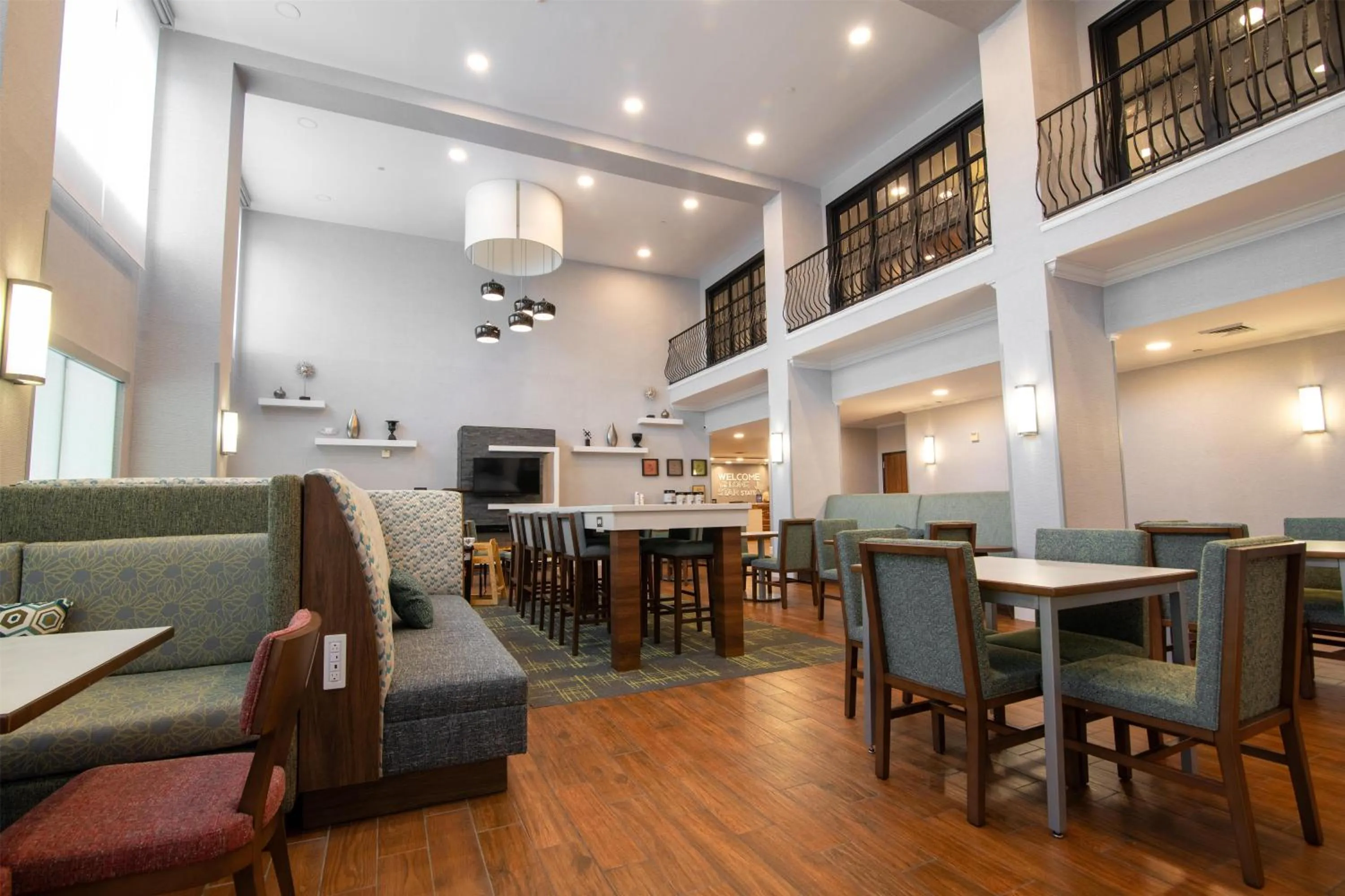 Breakfast in Hampton Inn & Suites College Station