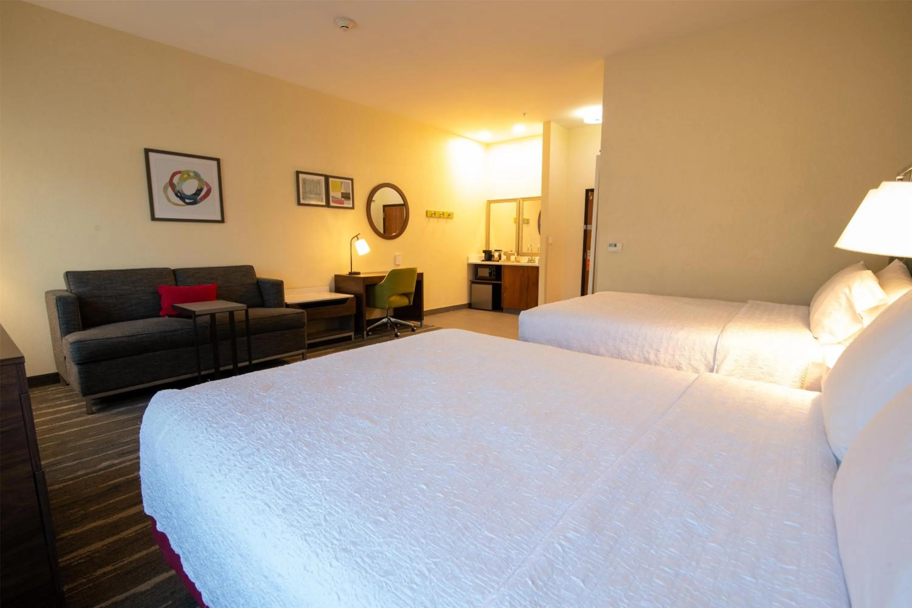 Living room, Bed in Hampton Inn & Suites College Station