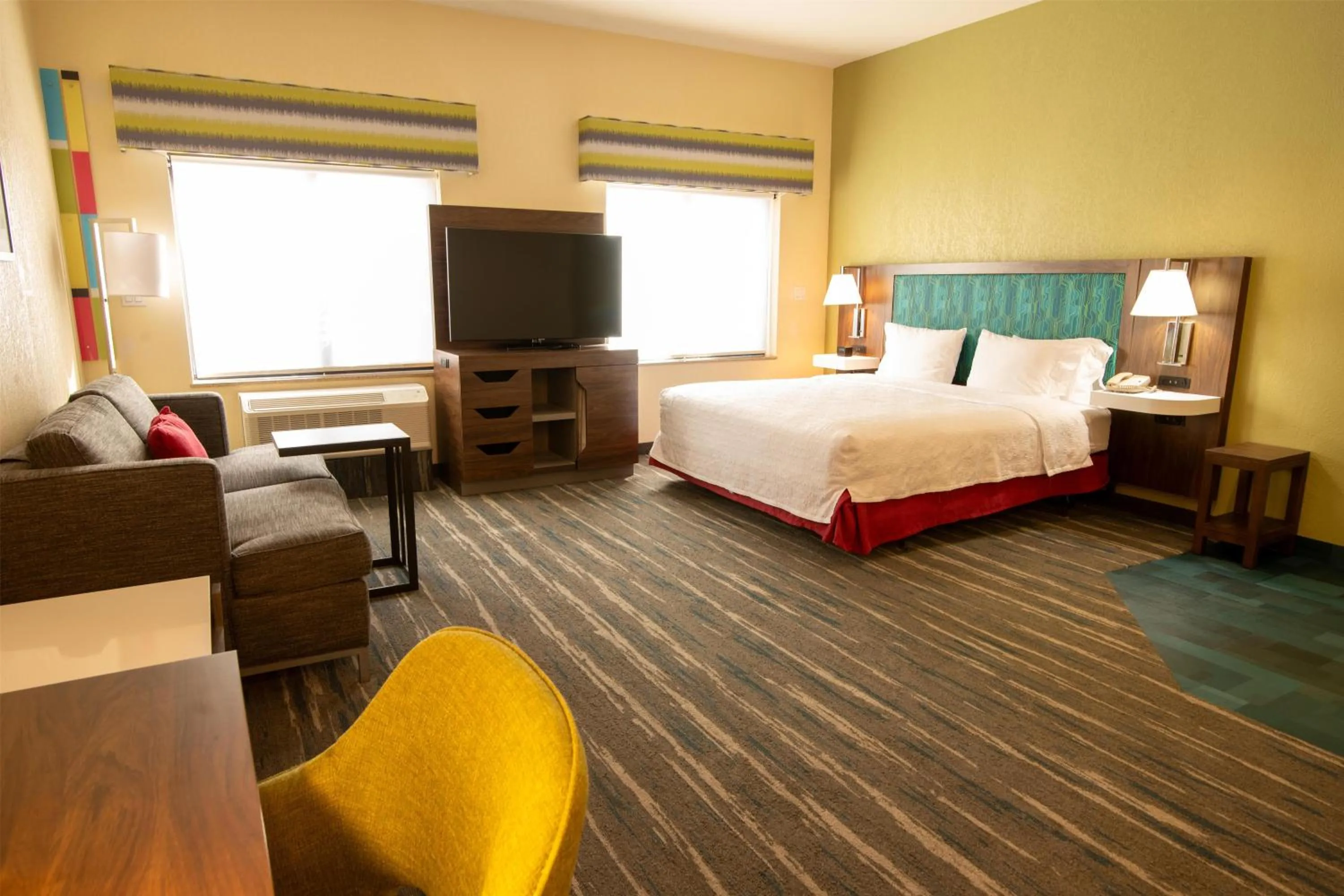 Living room, Bed in Hampton Inn & Suites College Station