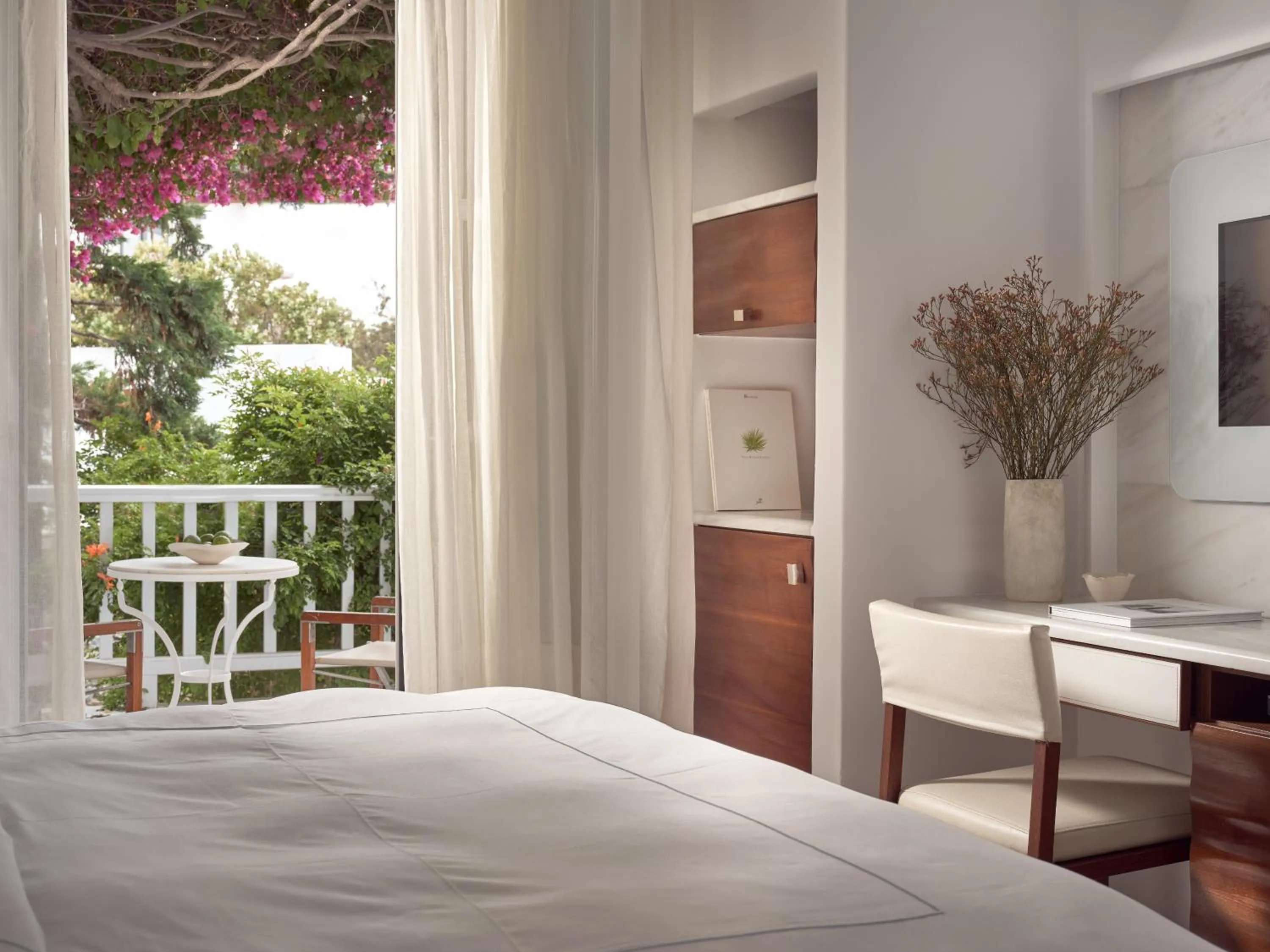 Bedroom, Bed in Belvedere Mykonos - Main Hotel - The Leading Hotels of the World