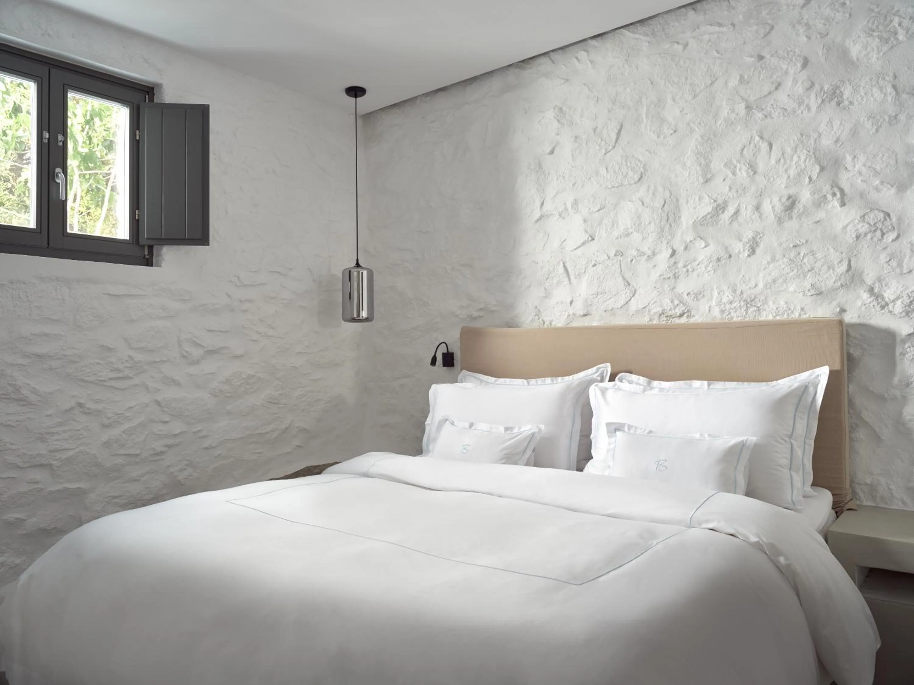 Bed in Belvedere Mykonos - Main Hotel - The Leading Hotels of the World