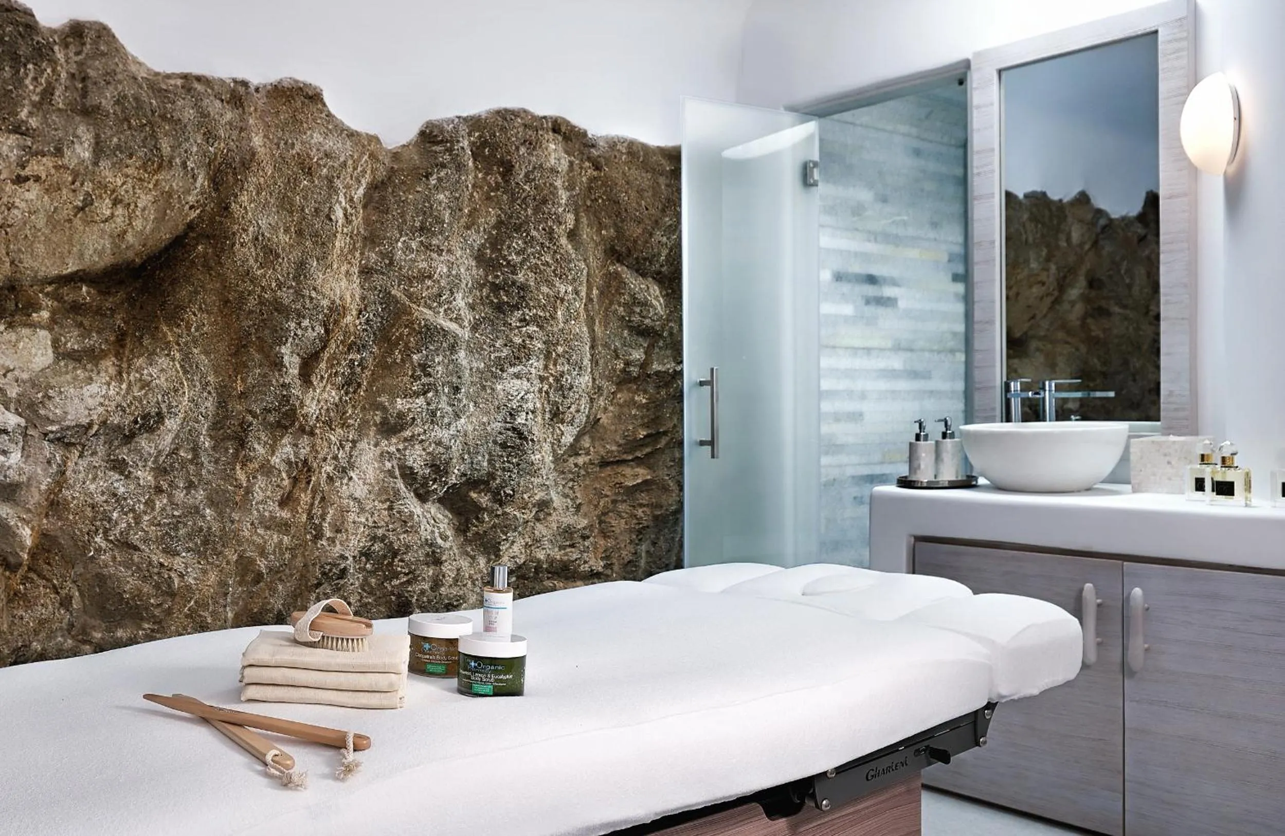 Massage in Belvedere Mykonos - Main Hotel - The Leading Hotels of the World