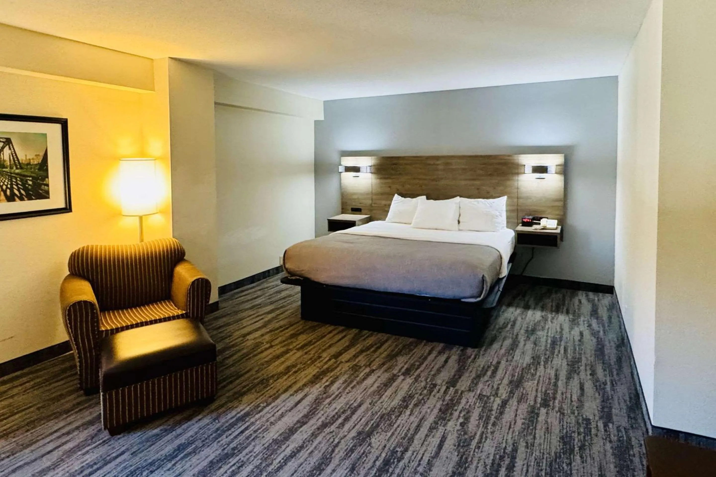 Bedroom, Bed in Quality Inn Danville - University Area