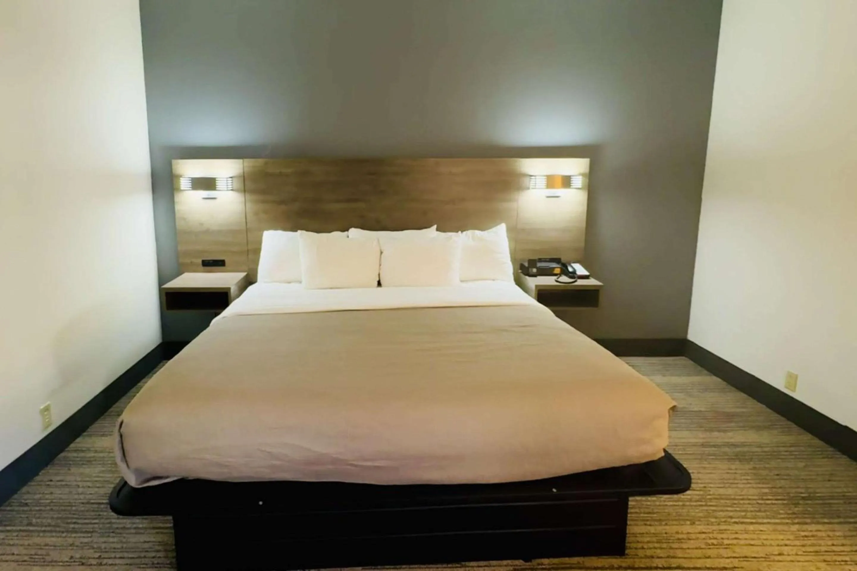 Bedroom, Bed in Quality Inn Danville - University Area