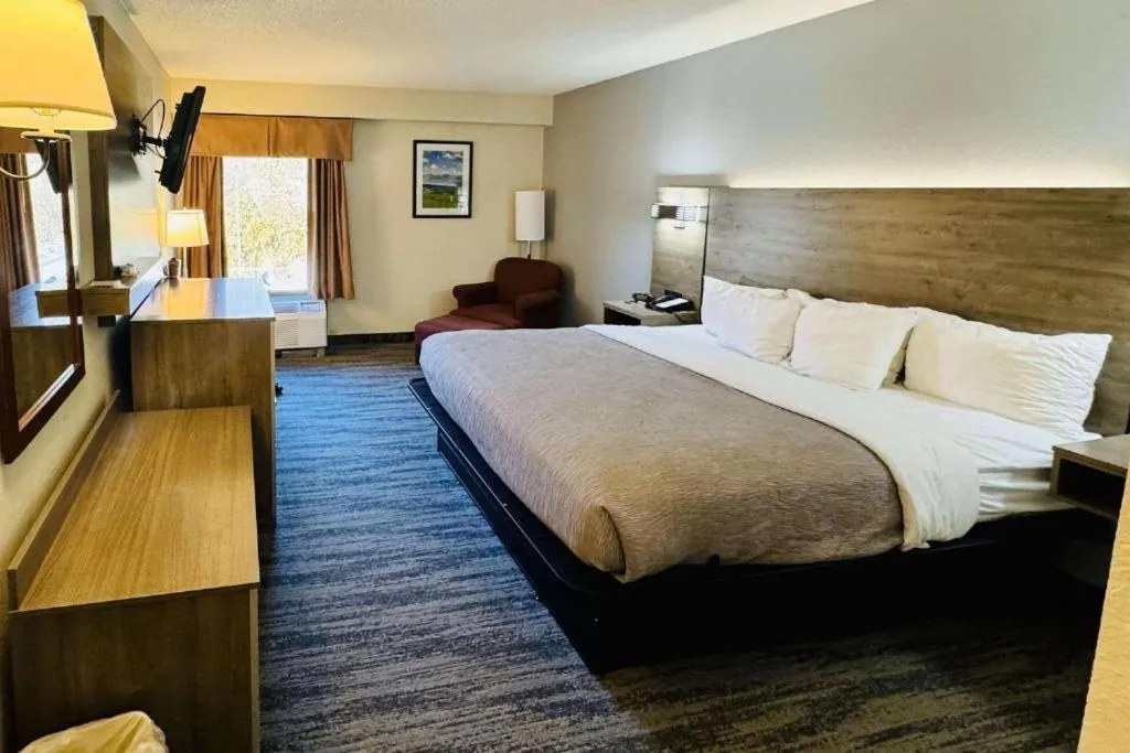 Bed in Quality Inn Danville - University Area