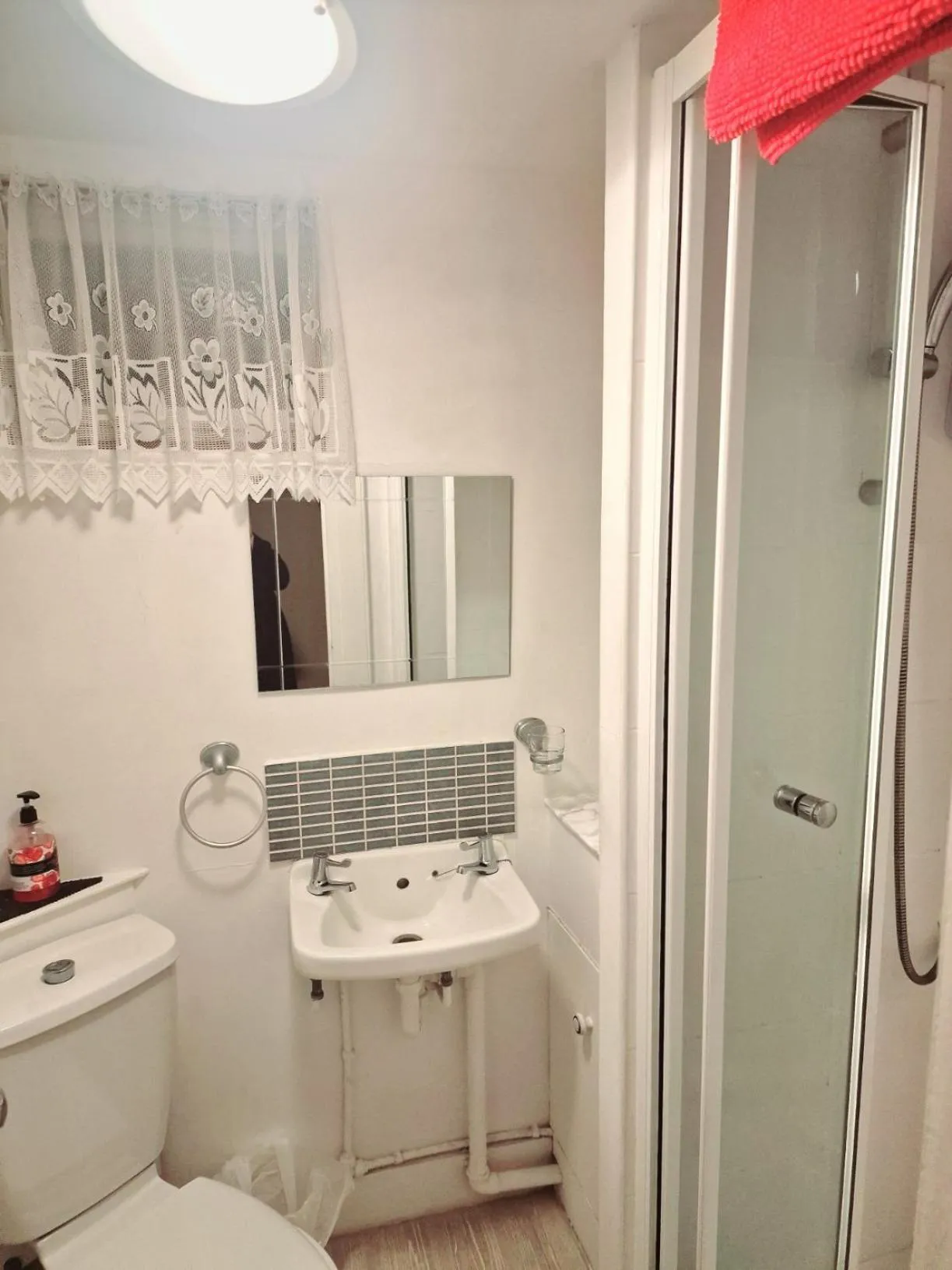 Bathroom in Philbeach Guest House