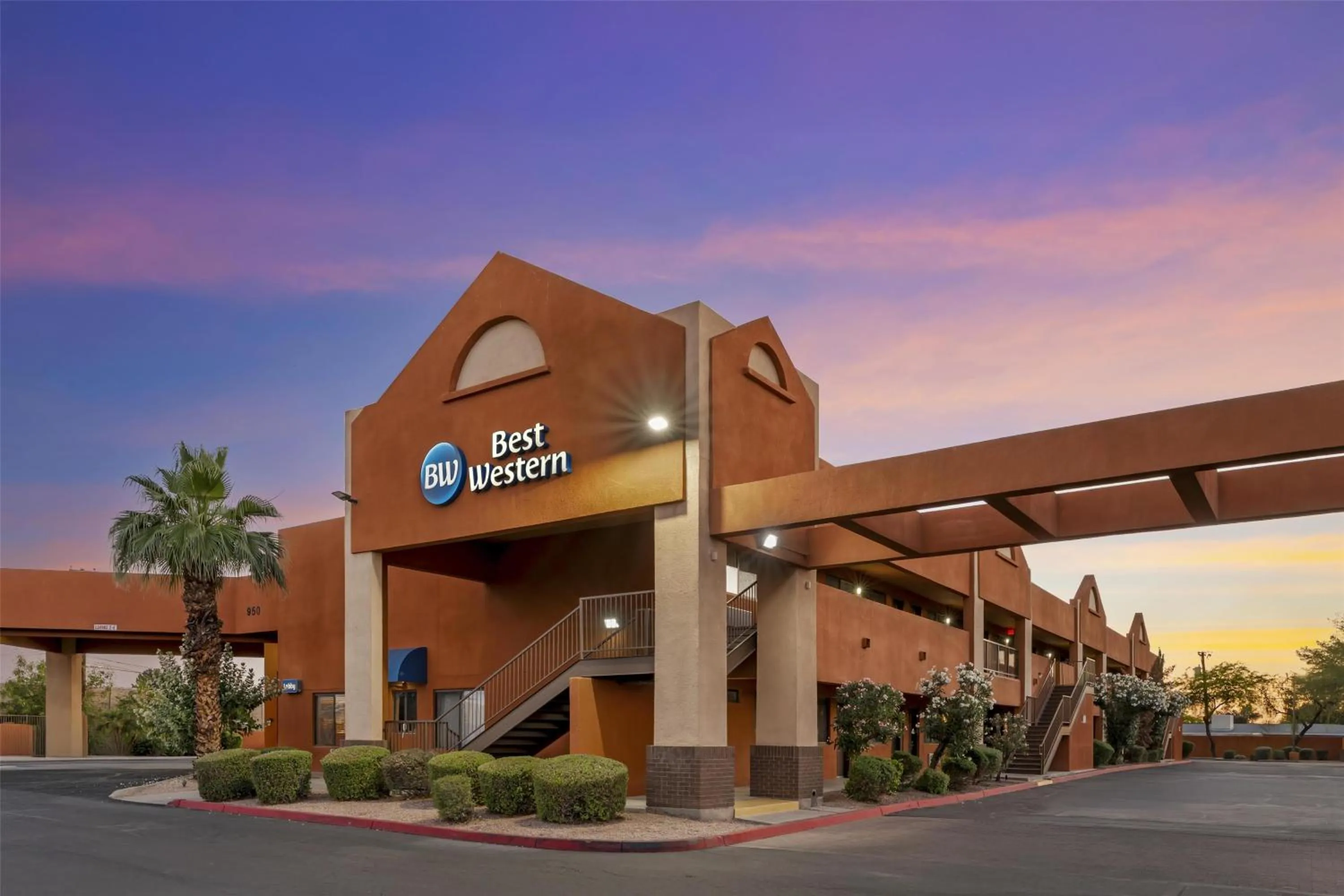 Property building in Best Western Inn of Chandler