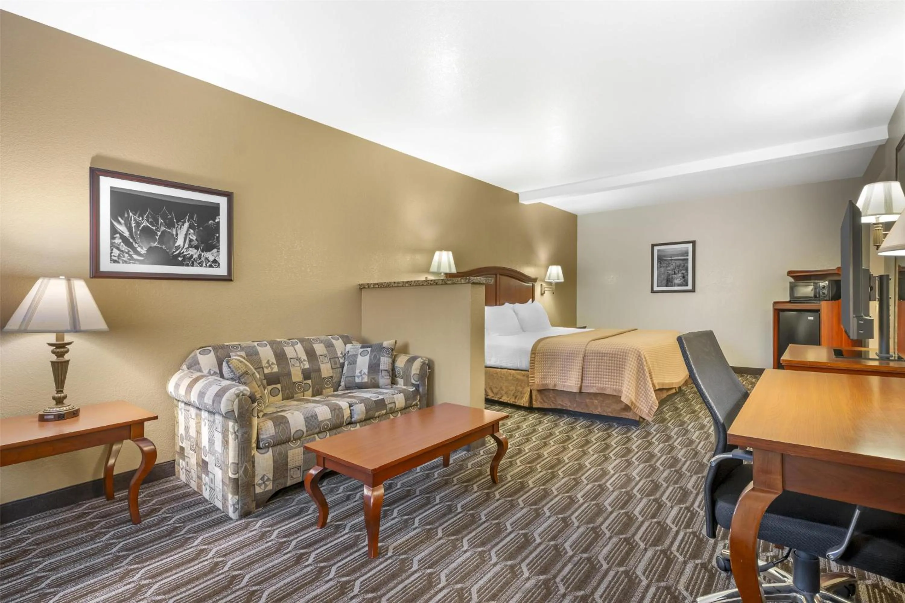 Bedroom in Best Western Inn of Chandler