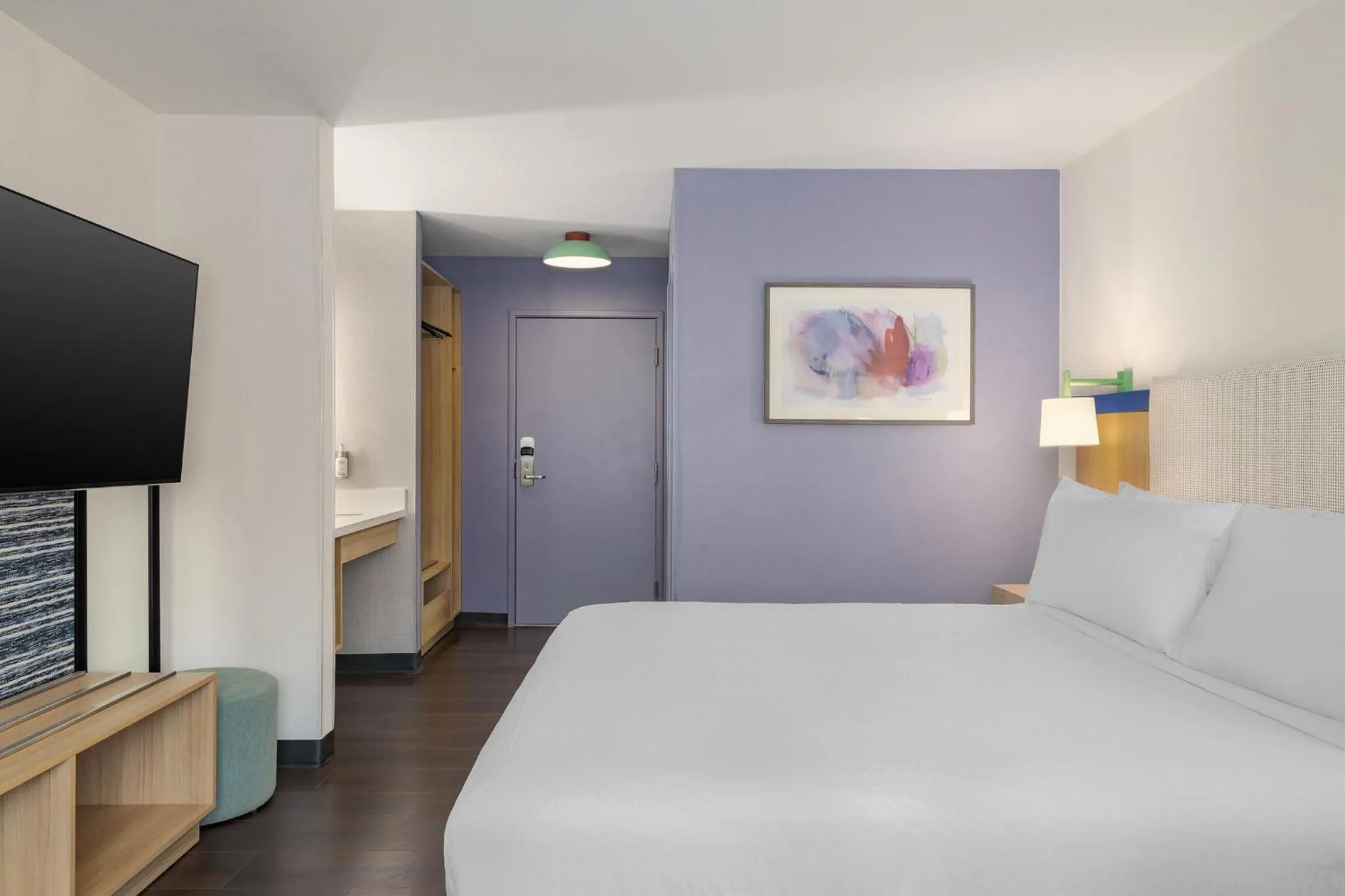 Photo of the whole room, Bed in Garner Hotel Boise Airport by IHG