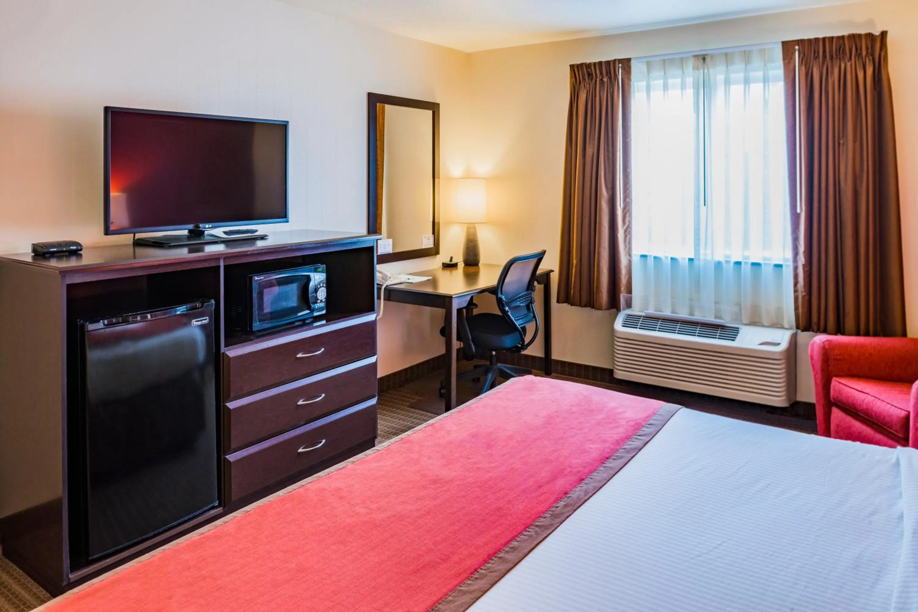 Bedroom, Bed in Inn America - Boise