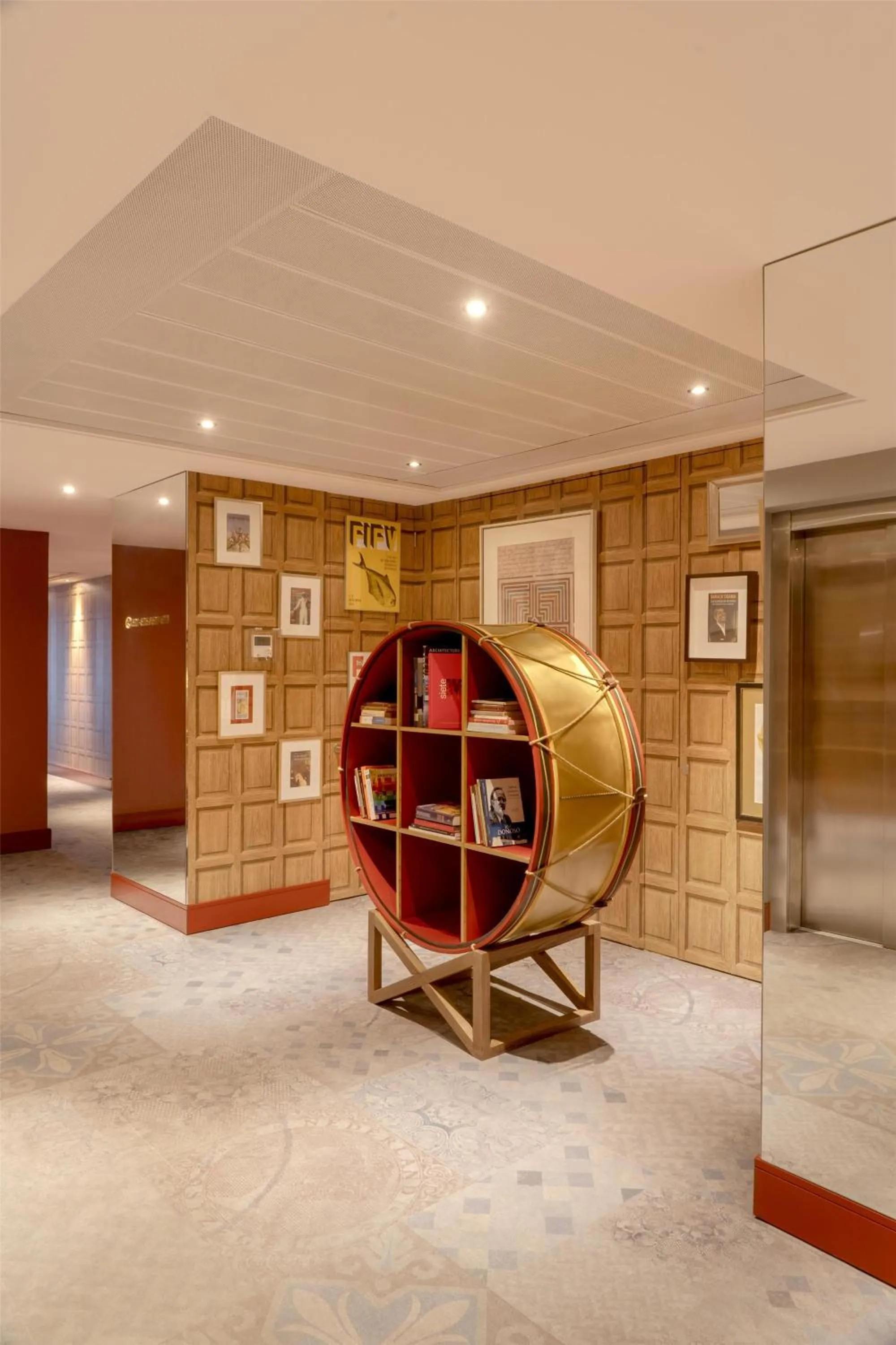 Lobby or reception in NH Collection Santiago Casacostanera