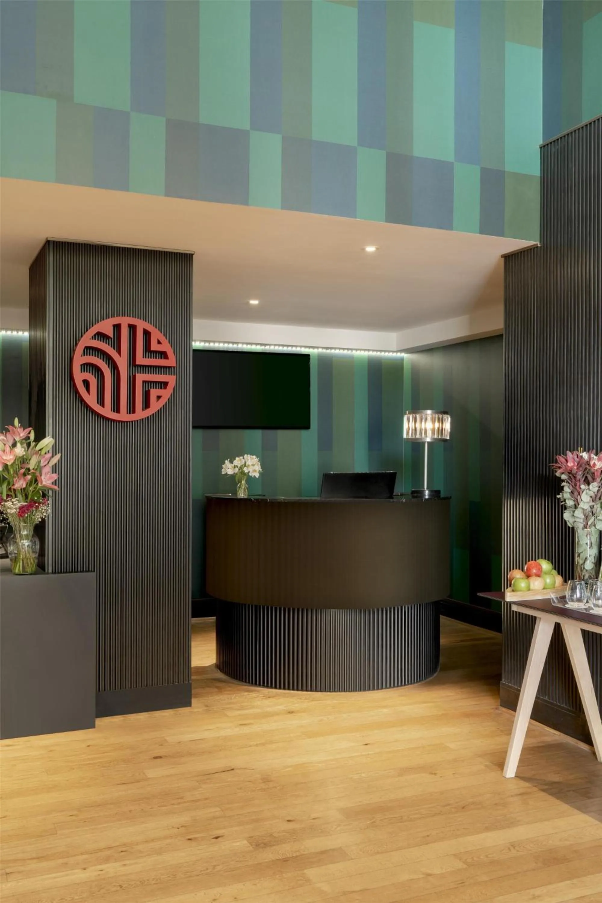 Lobby or reception in NH Collection Santiago Casacostanera