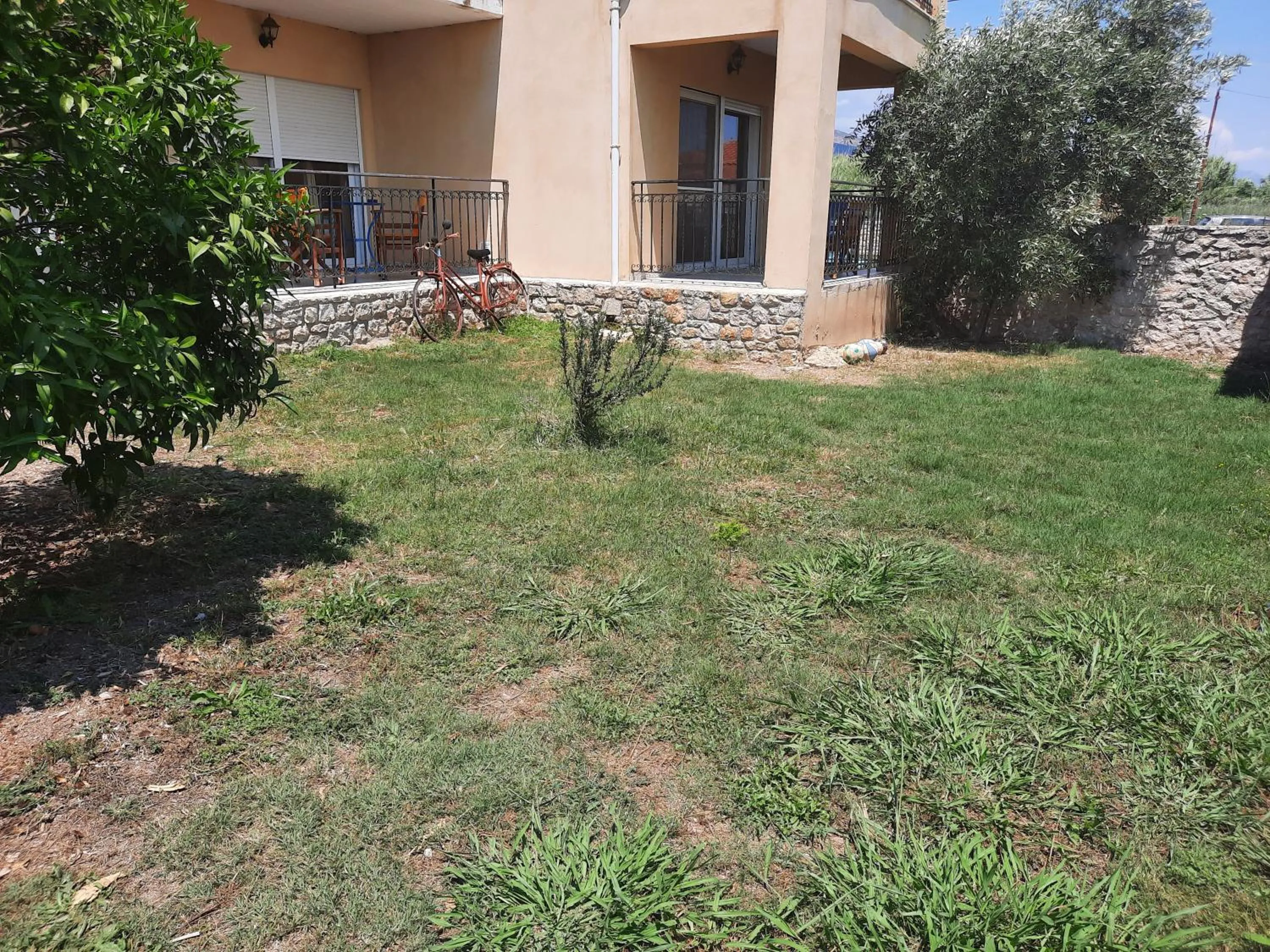 Garden in O Xenonas Ton Mylon