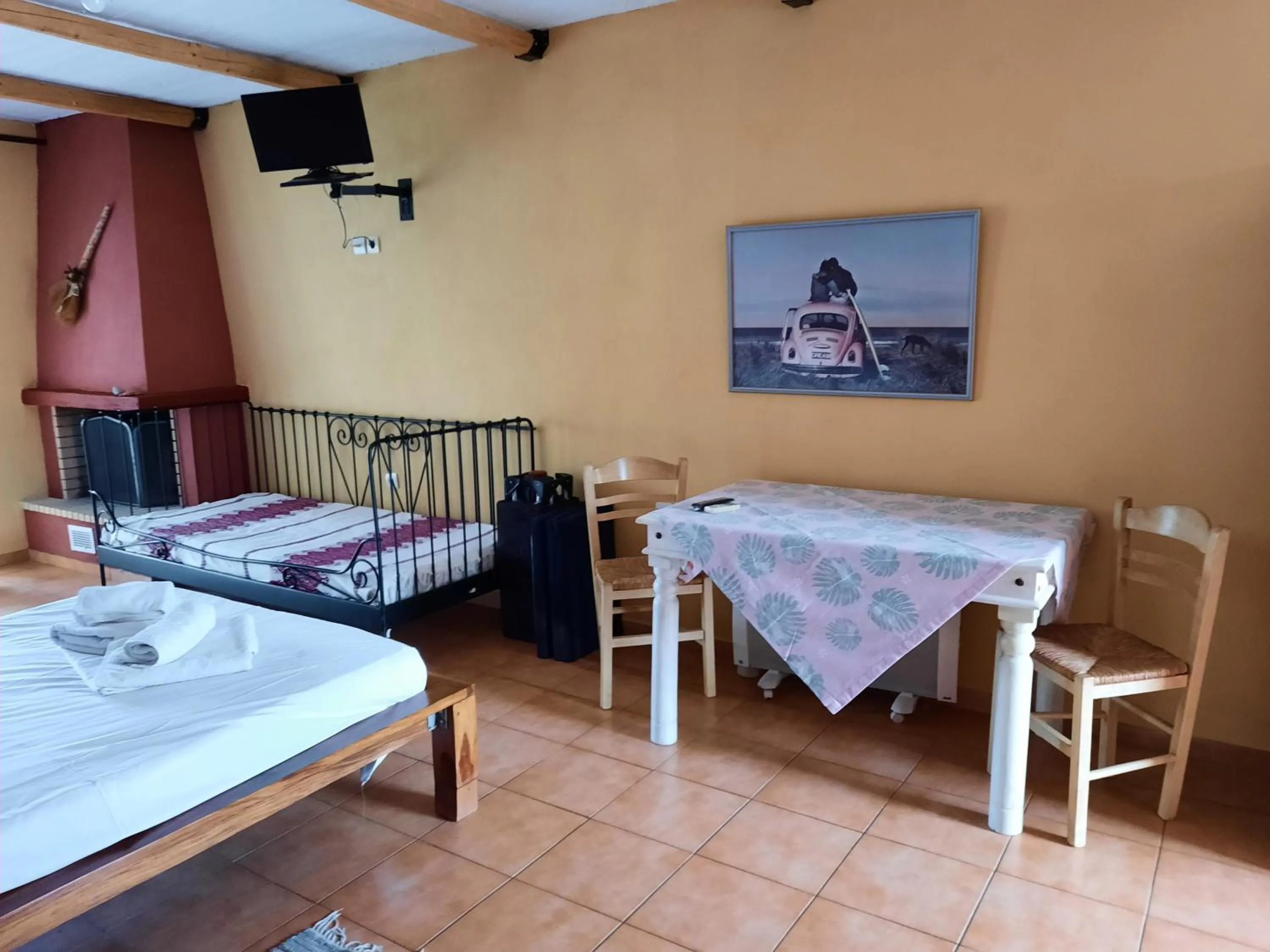 Dining area, Bed in O Xenonas Ton Mylon