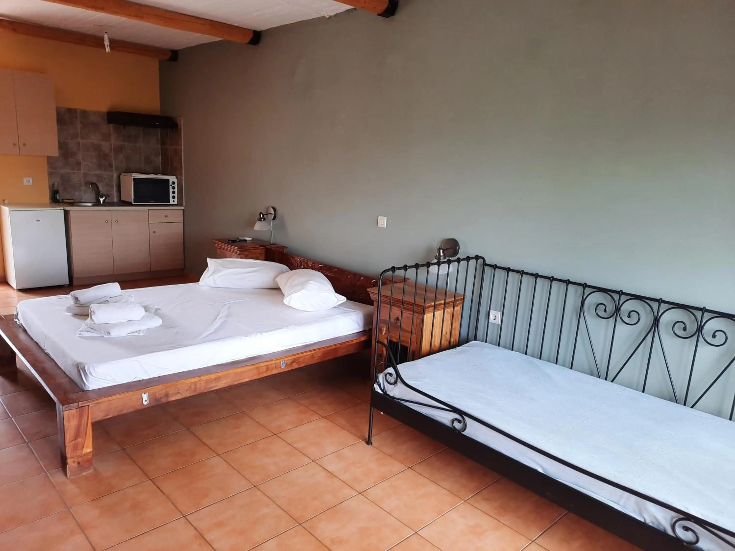 Bed in O Xenonas Ton Mylon