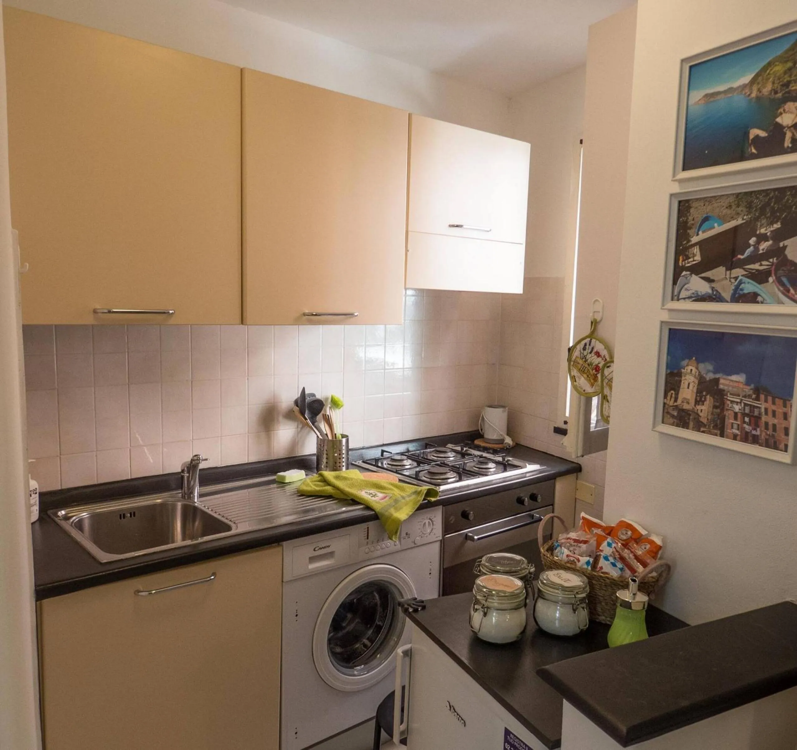 Kitchen or kitchenette in Ventegà Sea View Apartment with Balcony
