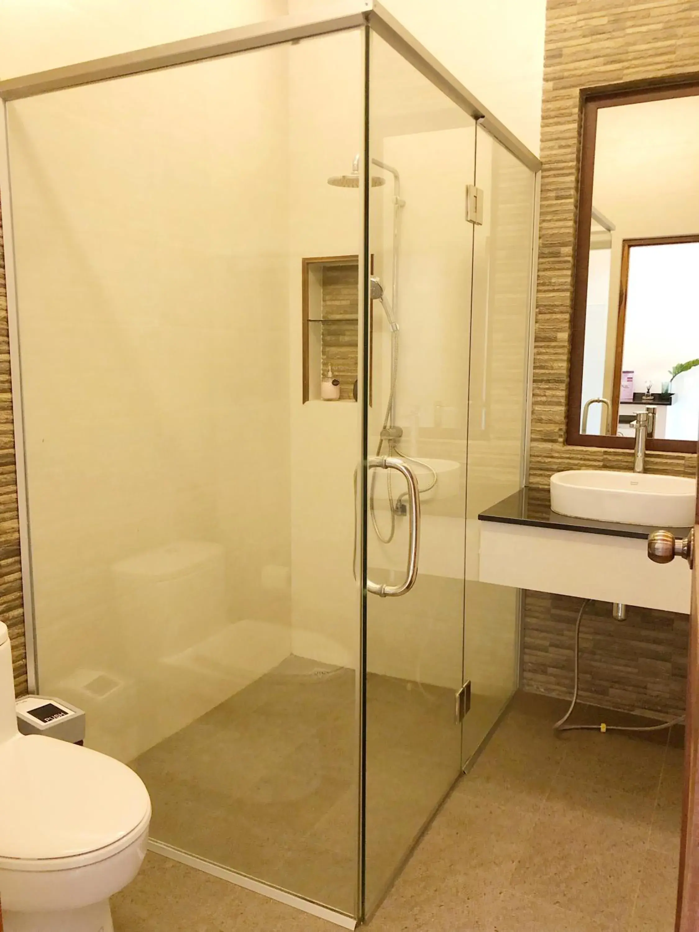 King Room with Pool View in Sleep Soundly By The Sea King Room with Pool View in Sleep Soundly By The Sea